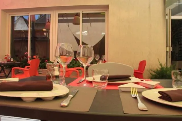 Restaurant/places to eat in Logis Hôtel de France restaurant le Lucullus