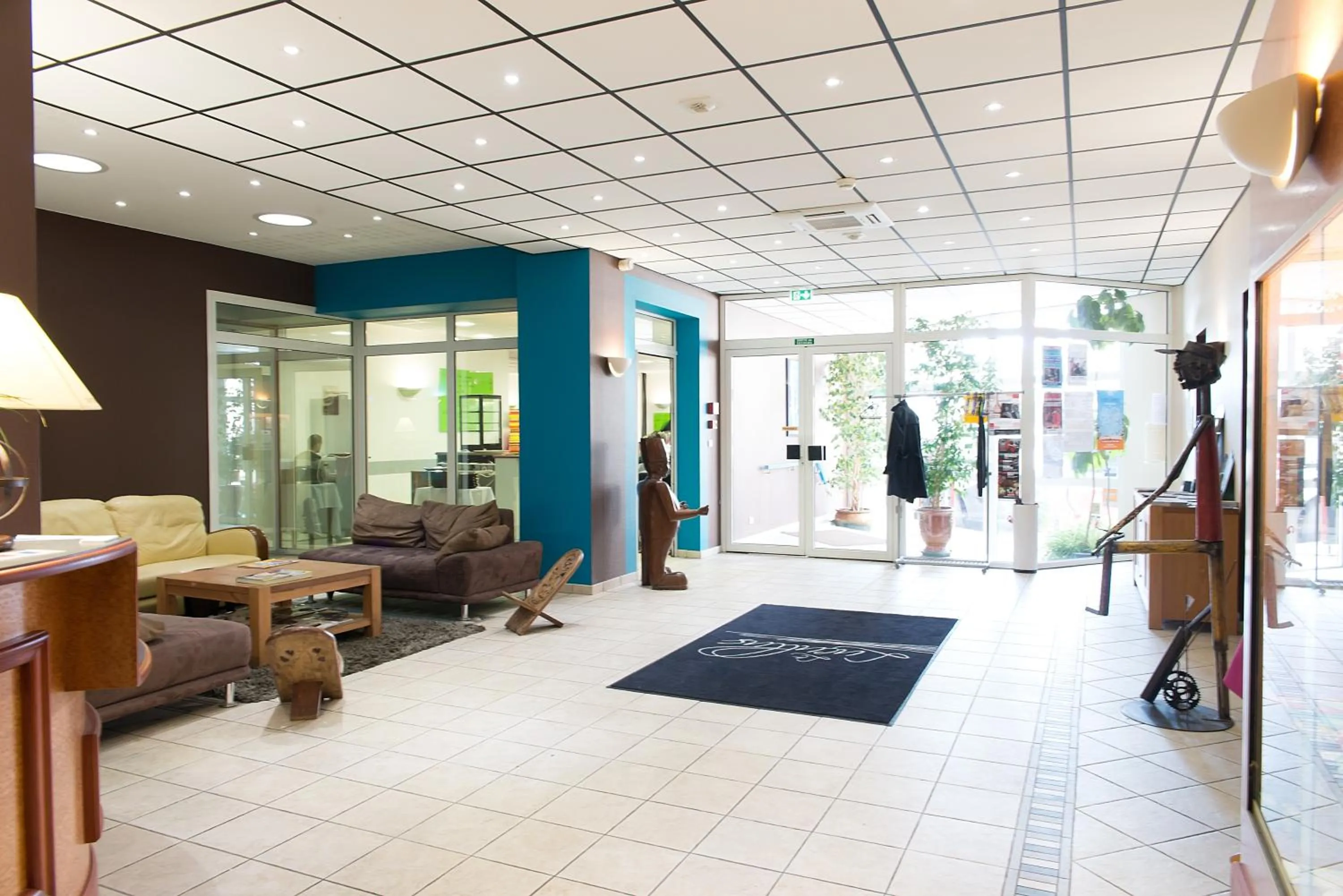 Lobby or reception in Logis Hôtel de France restaurant le Lucullus