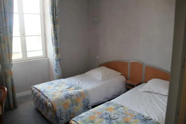 Day, Bed in Logis Hôtel de France restaurant le Lucullus