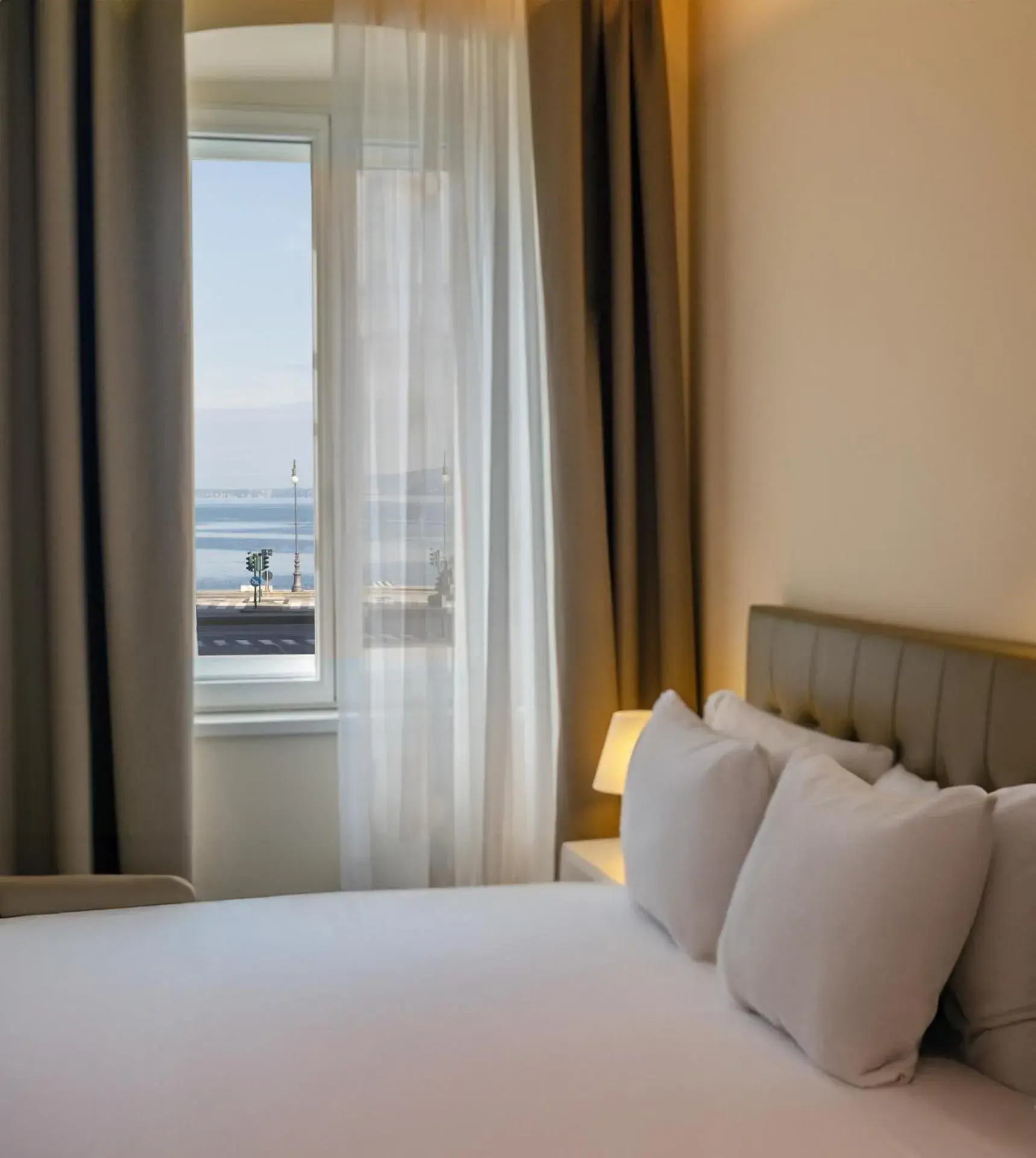 View (from property/room), Bed in Hotel Vis à Vis View (from property/room), Bed in Hotel Vis à Vis