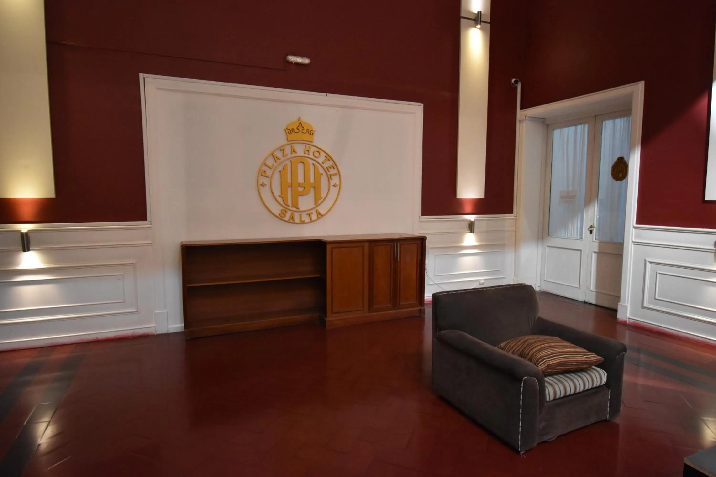 Property logo or sign in Hotel Plaza