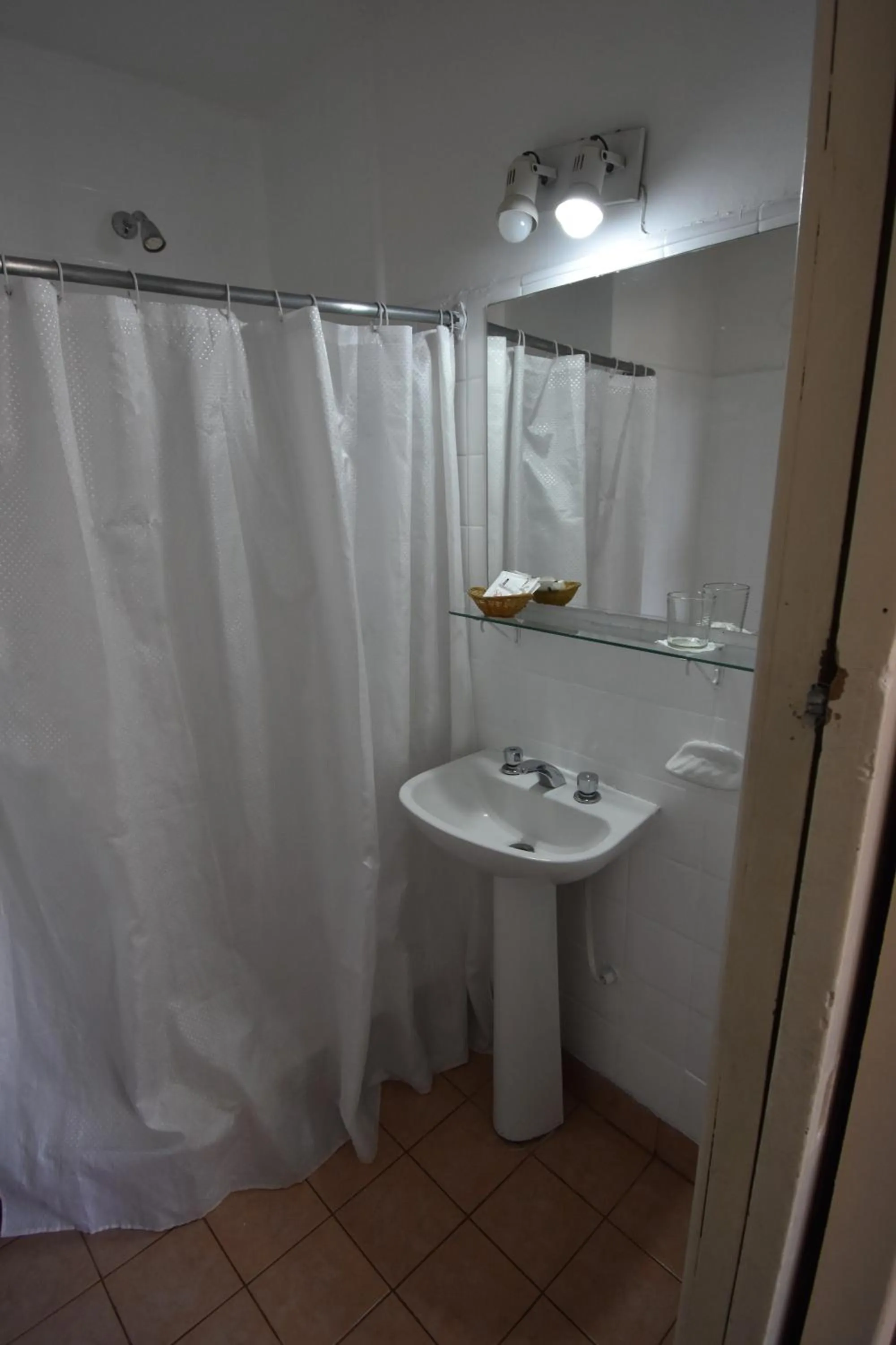 Shower in Hotel Plaza