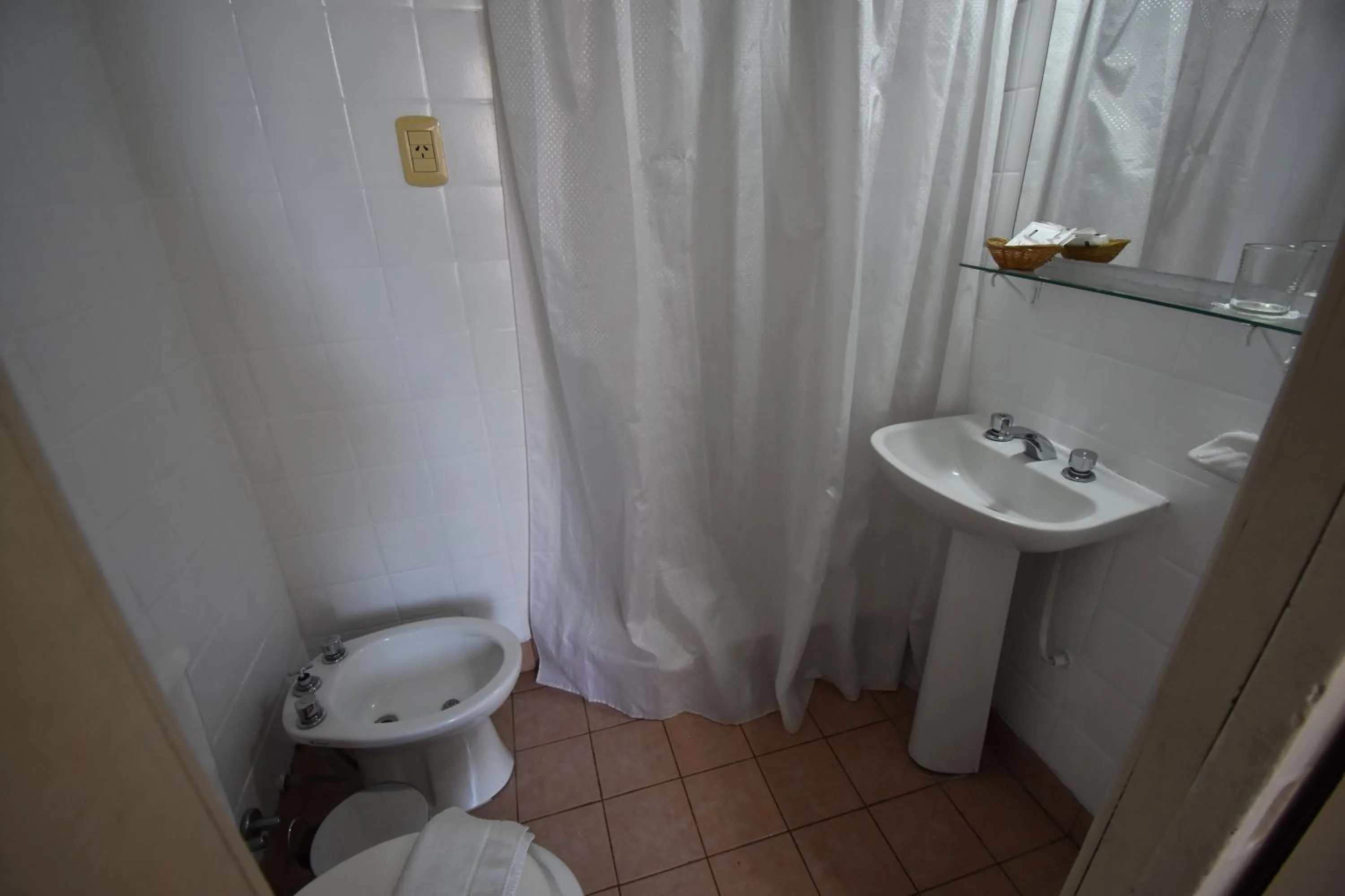 Shower in Hotel Plaza