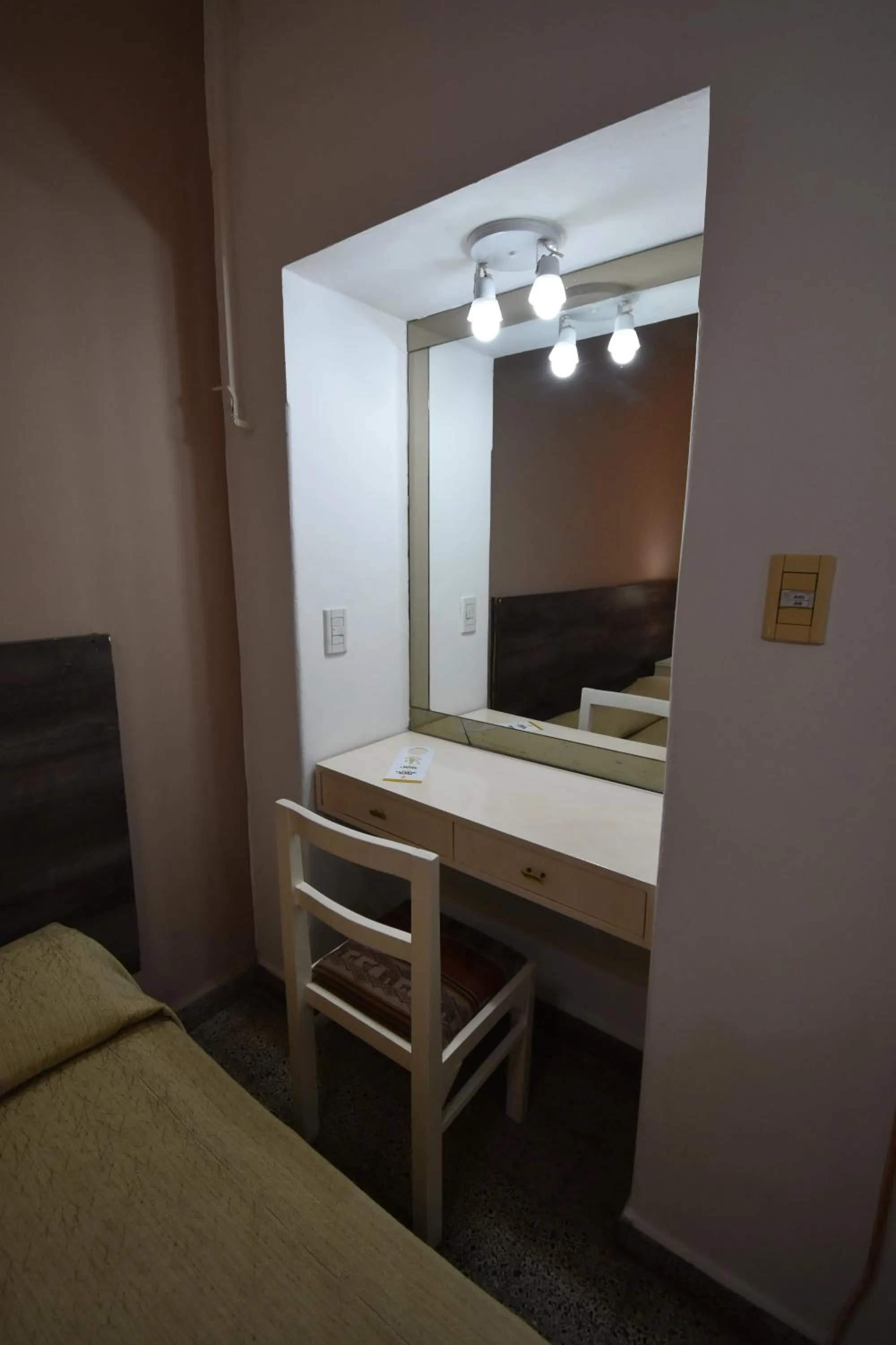 Seating area, Bed in Hotel Plaza