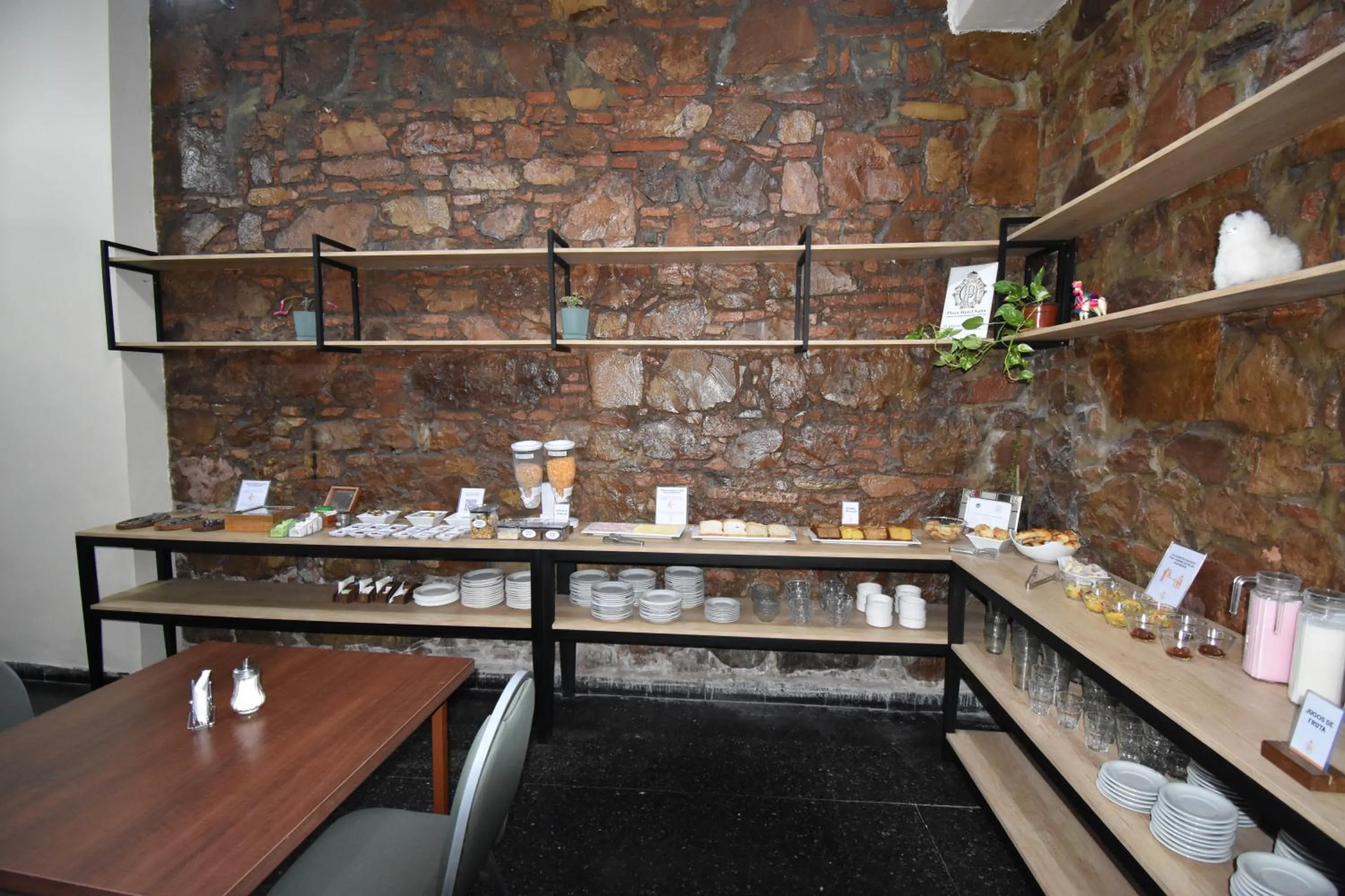 Food and drinks in Hotel Plaza