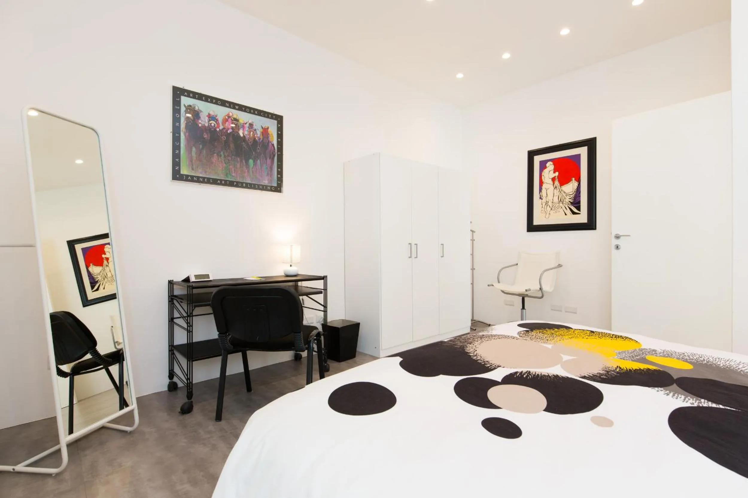 Photo of the whole room, Bed in Niclas Luxury Apartments EUR