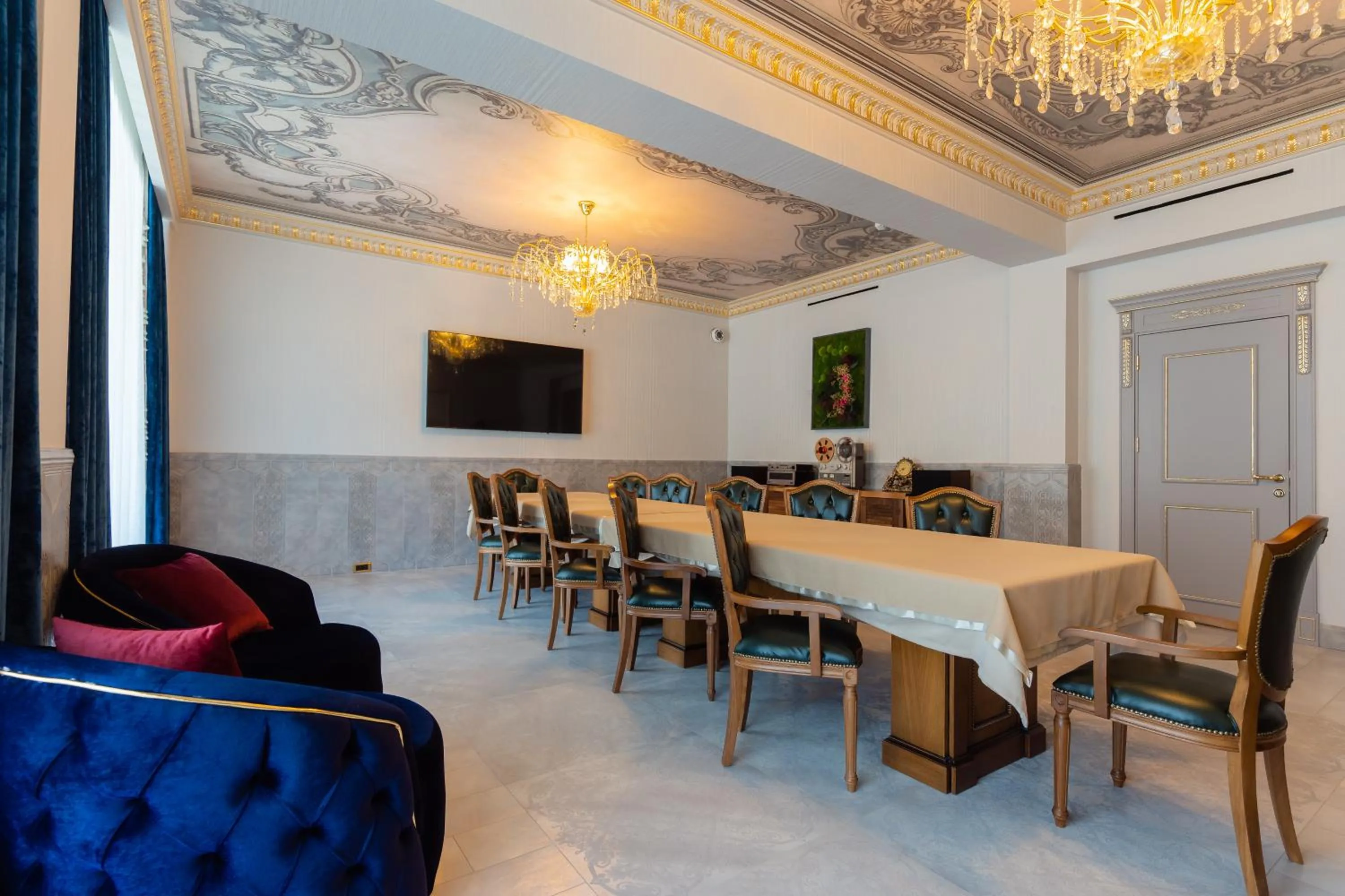 W Regal Boutique Hotel&Spa