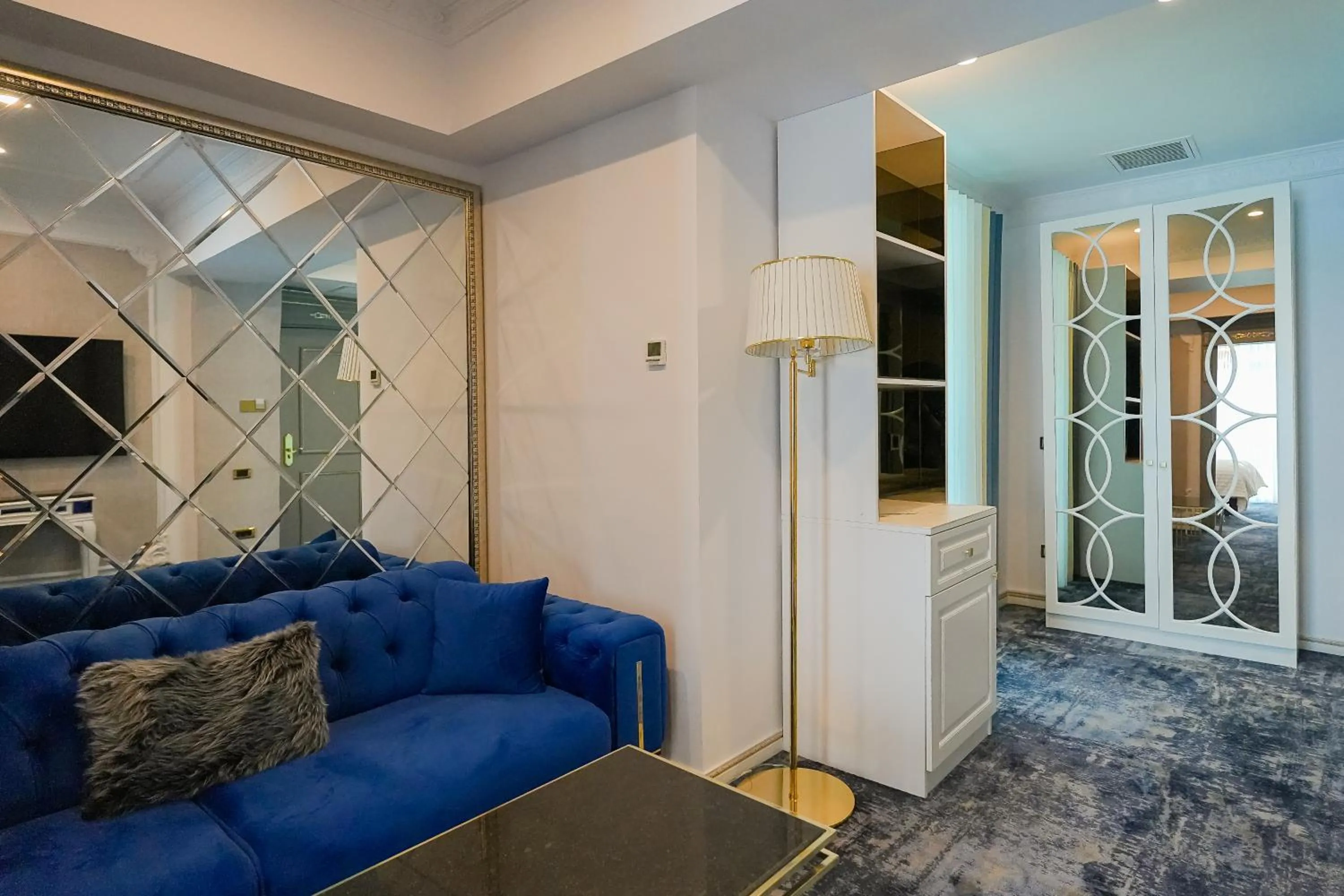 W Regal Boutique Hotel&Spa