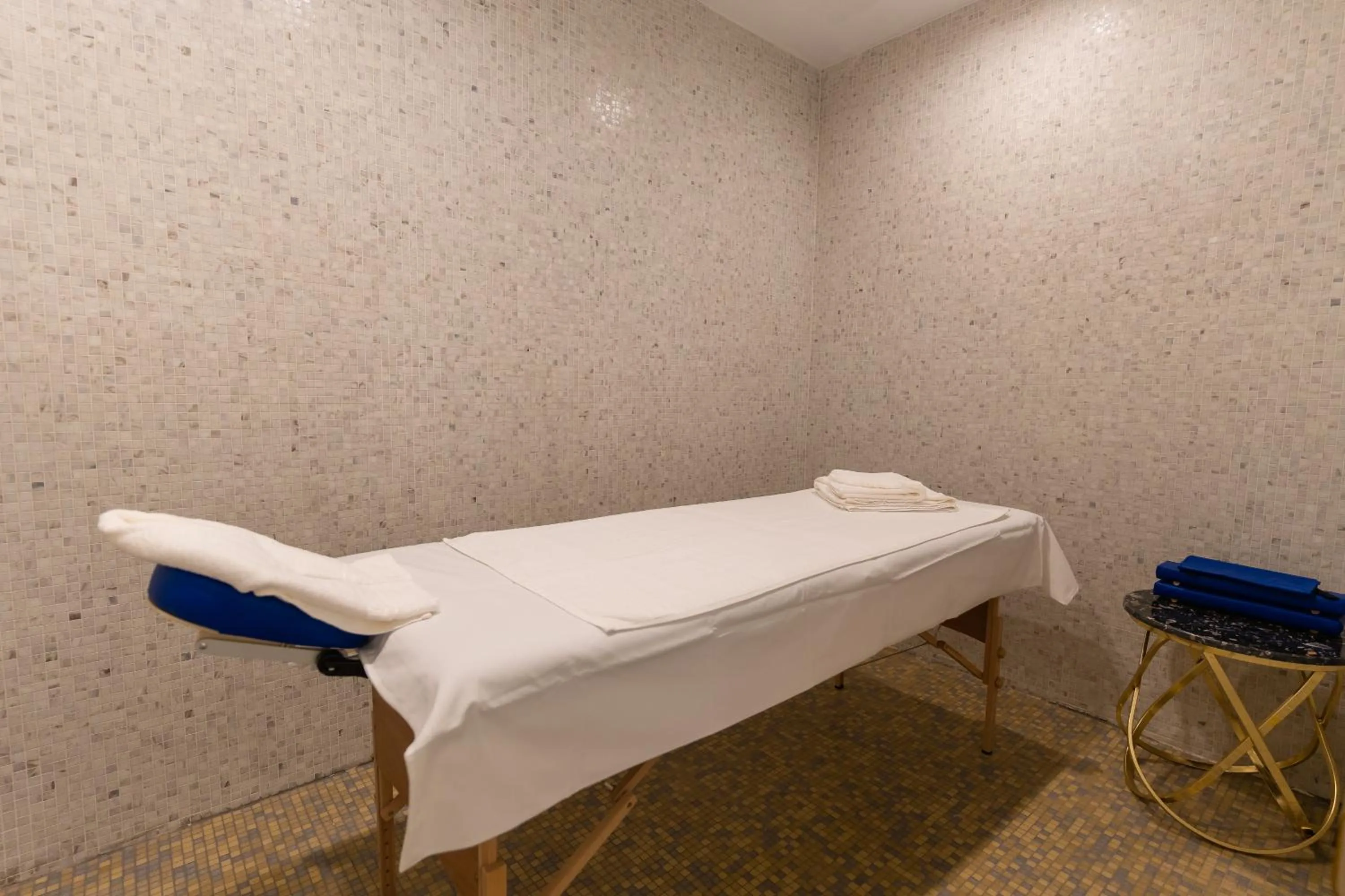 W Regal Boutique Hotel&Spa