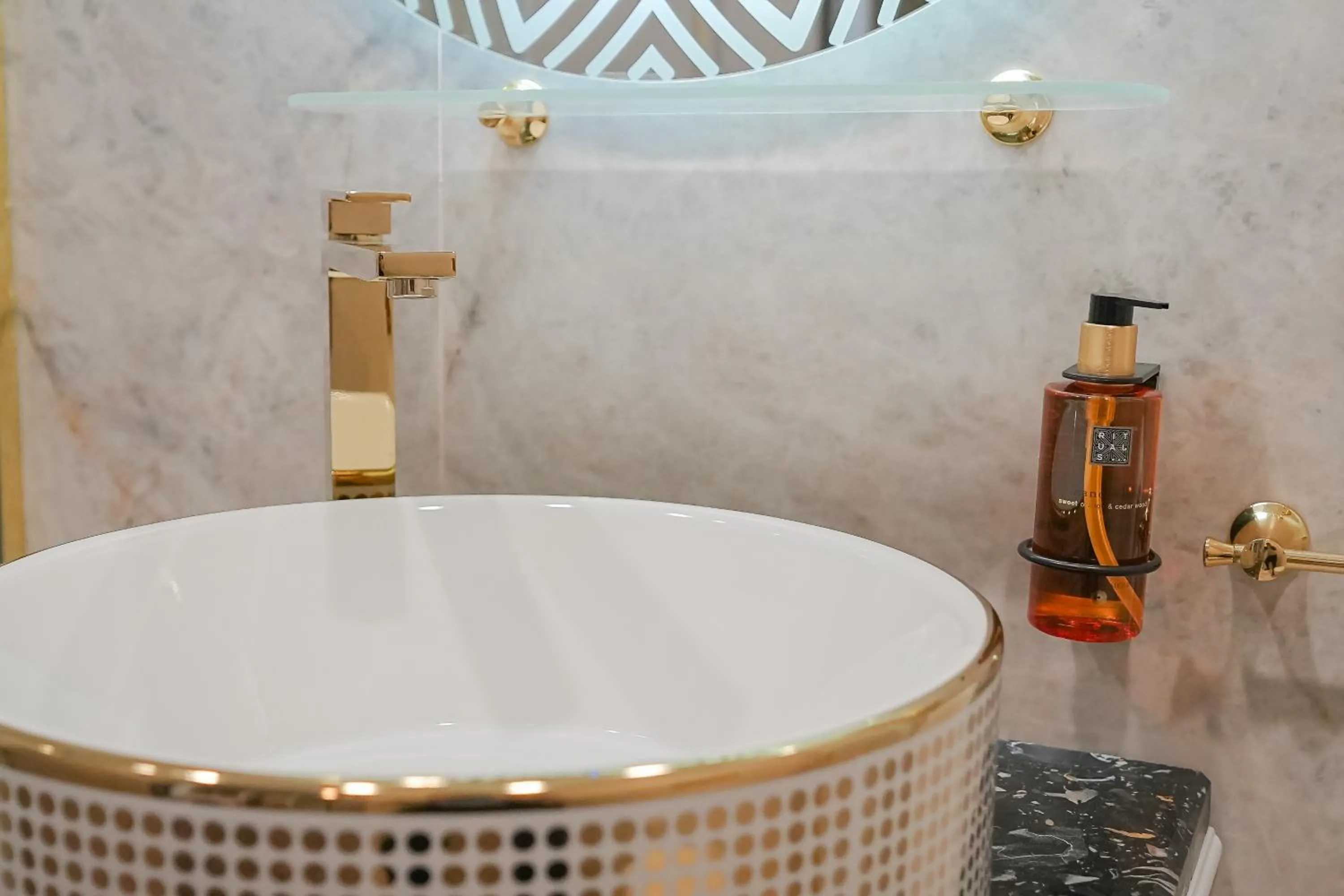 W Regal Boutique Hotel&Spa