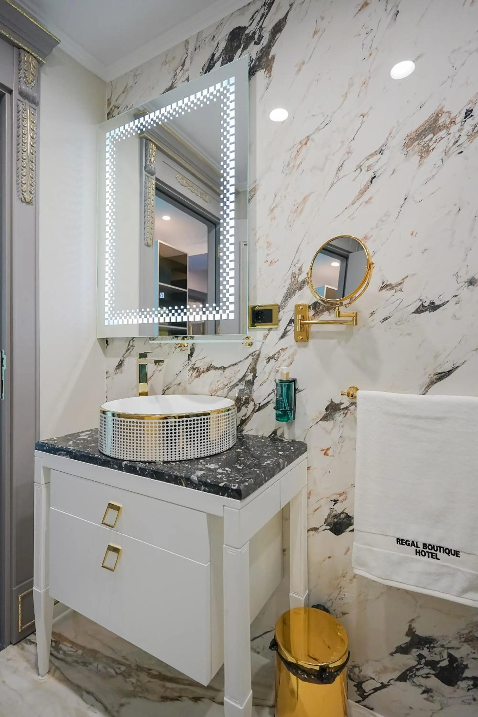 W Regal Boutique Hotel&Spa