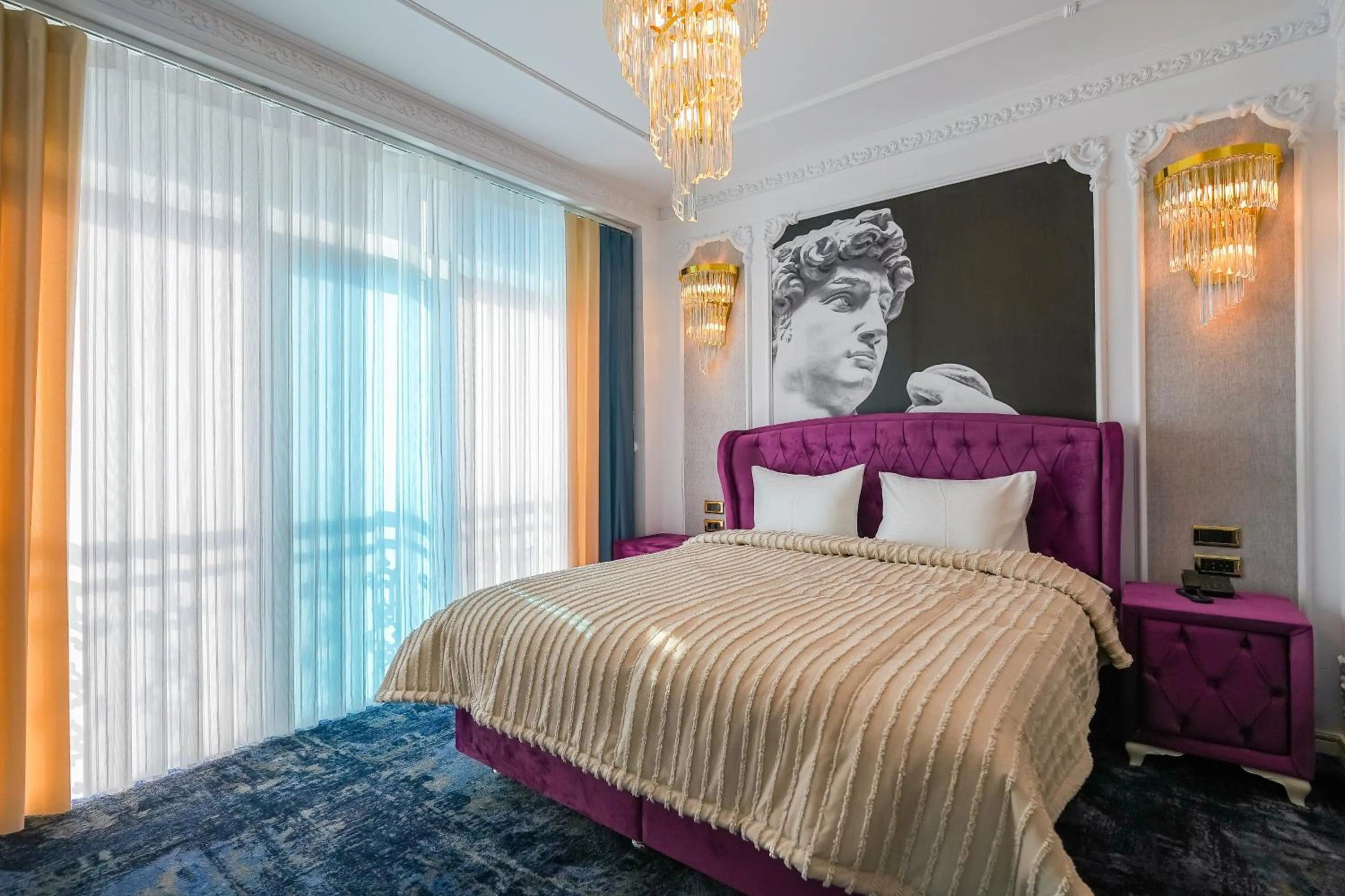 Bed in W Regal Boutique Hotel&Spa