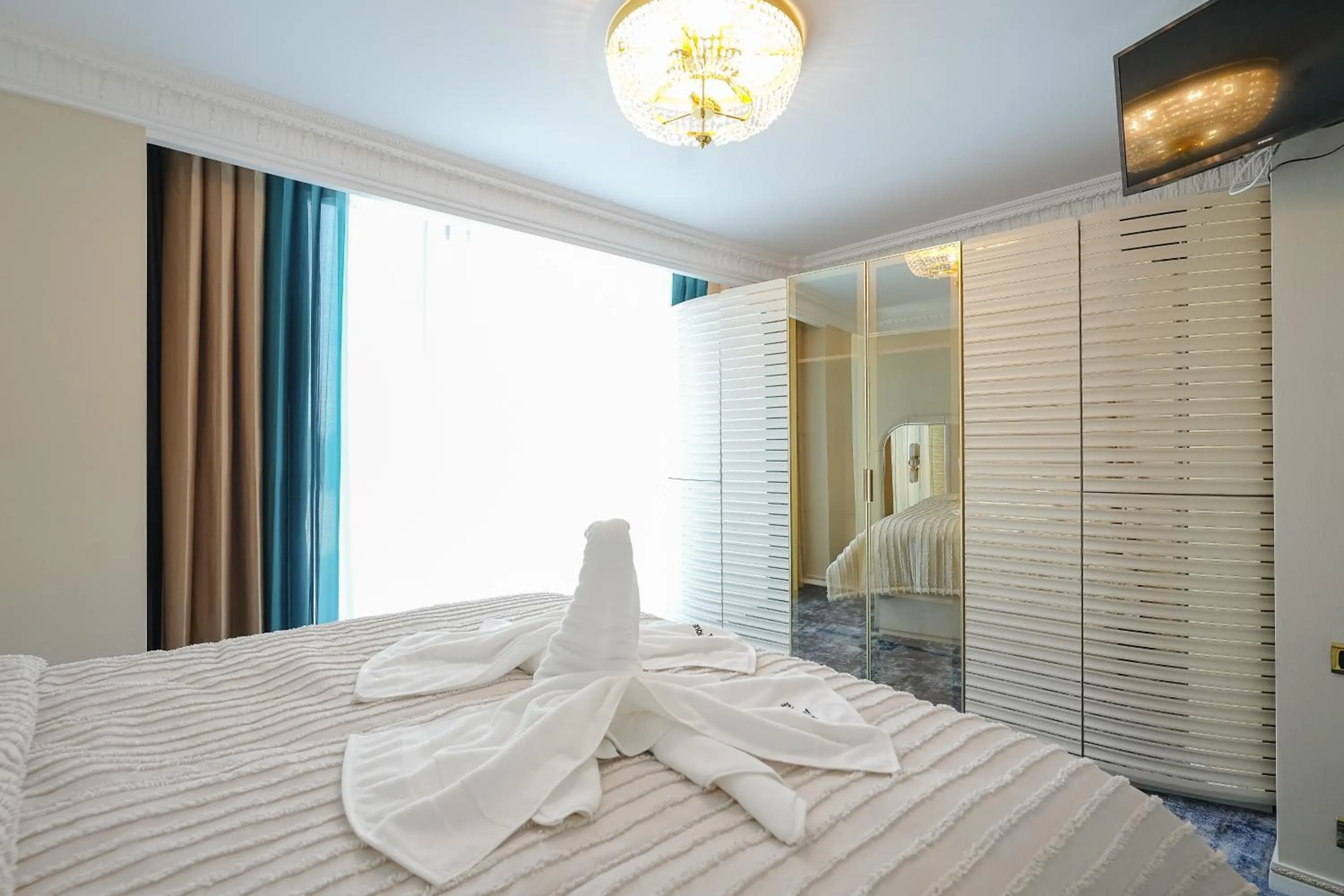 Bed in W Regal Boutique Hotel&Spa