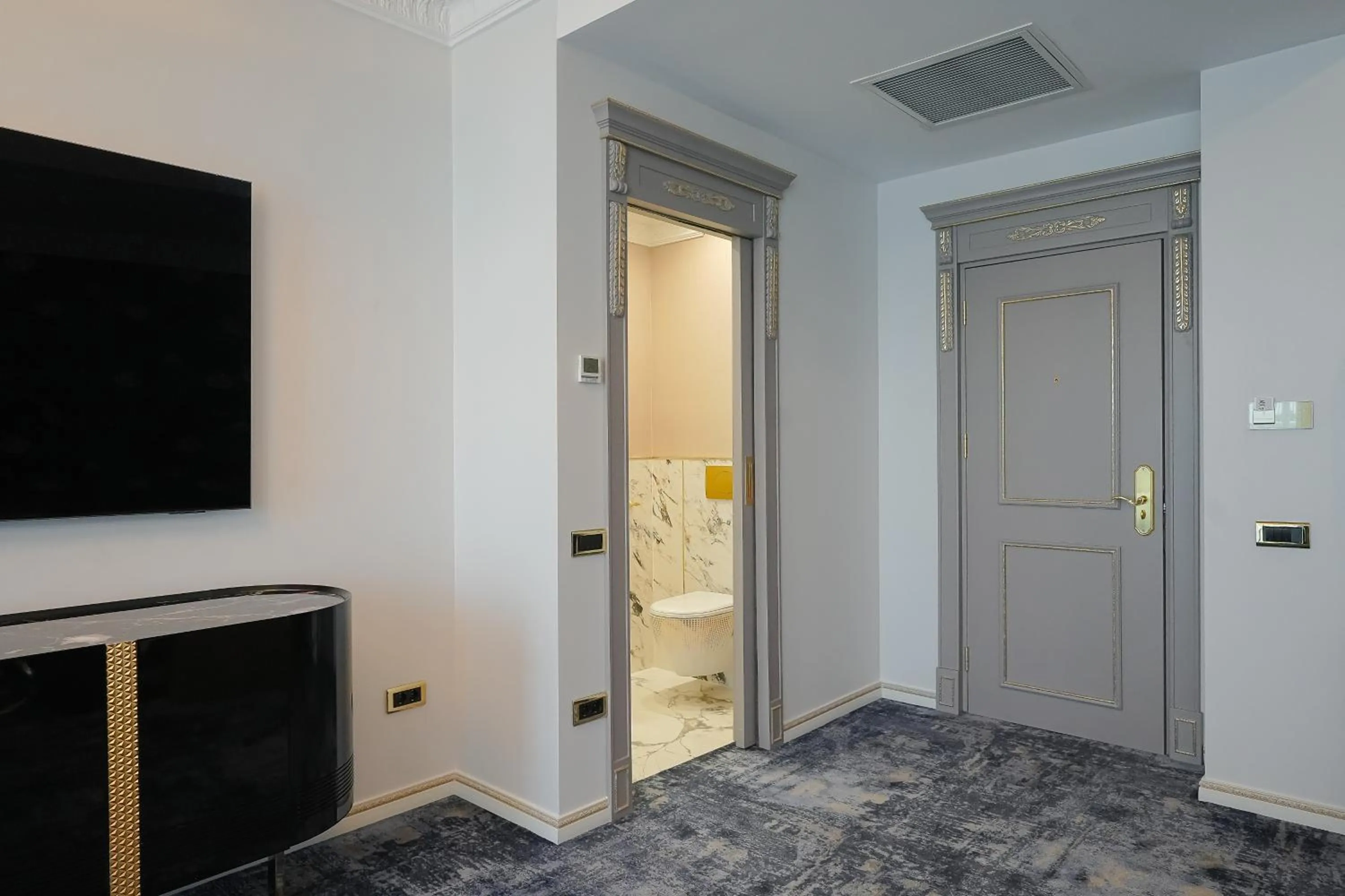 W Regal Boutique Hotel&Spa