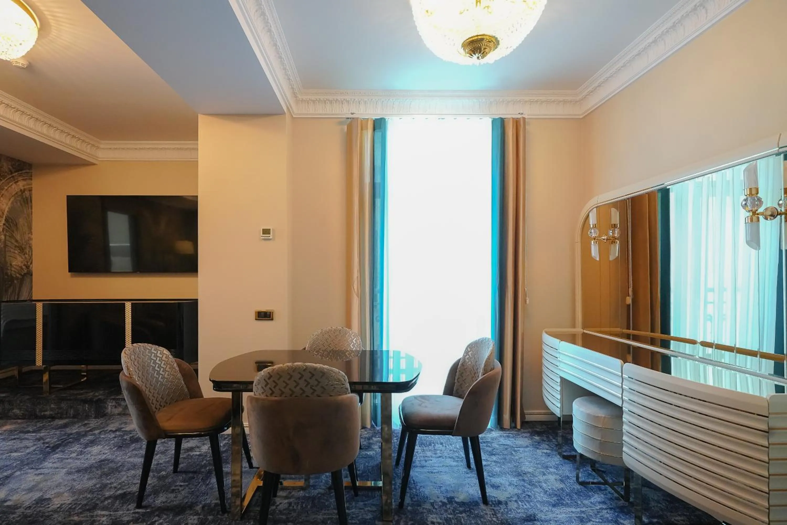 W Regal Boutique Hotel&Spa