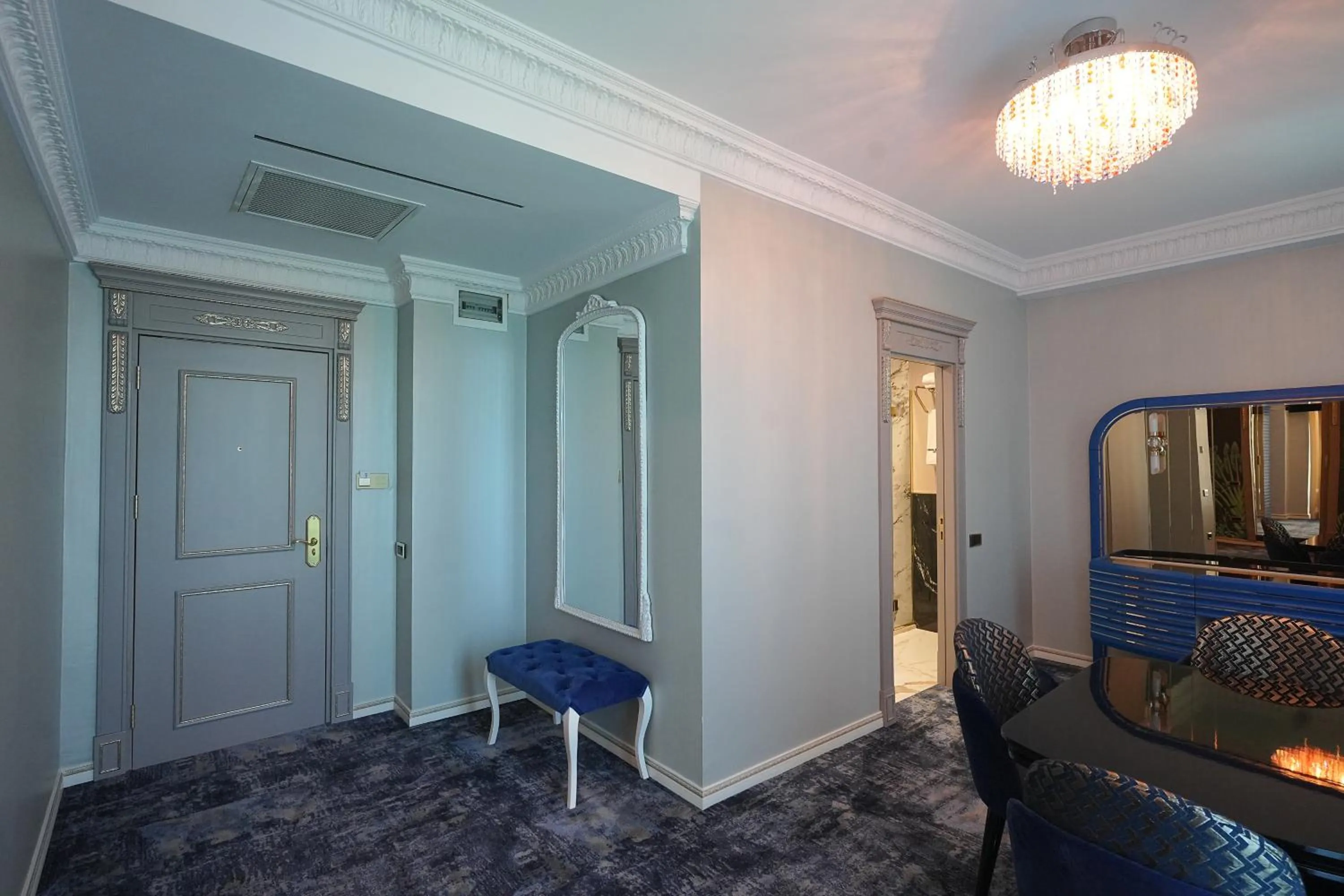 W Regal Boutique Hotel&Spa