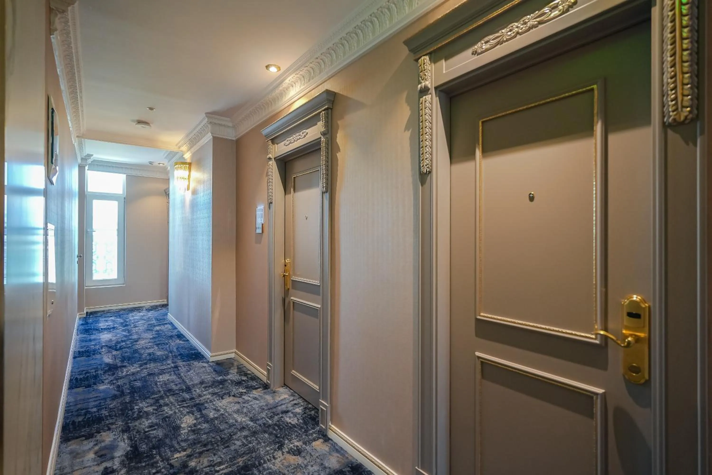 W Regal Boutique Hotel&Spa