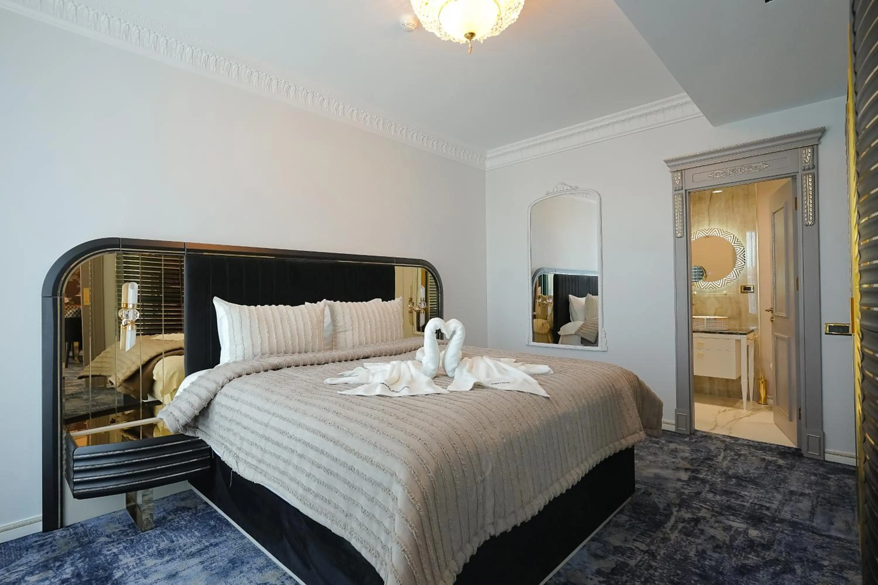 Bed in W Regal Boutique Hotel&Spa