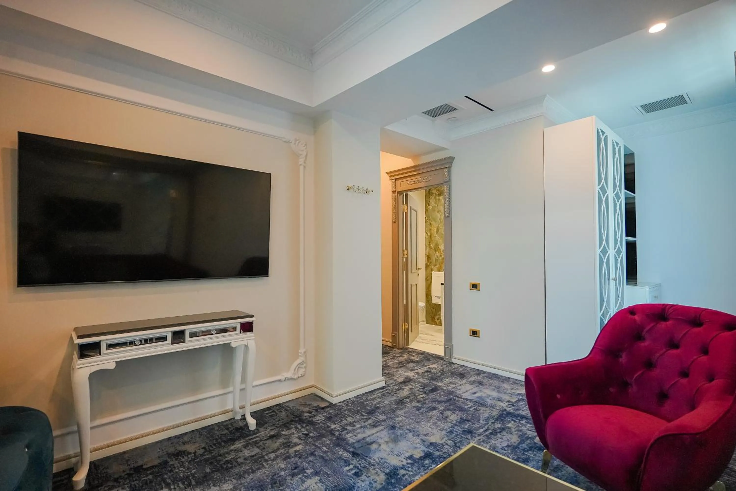 W Regal Boutique Hotel&Spa