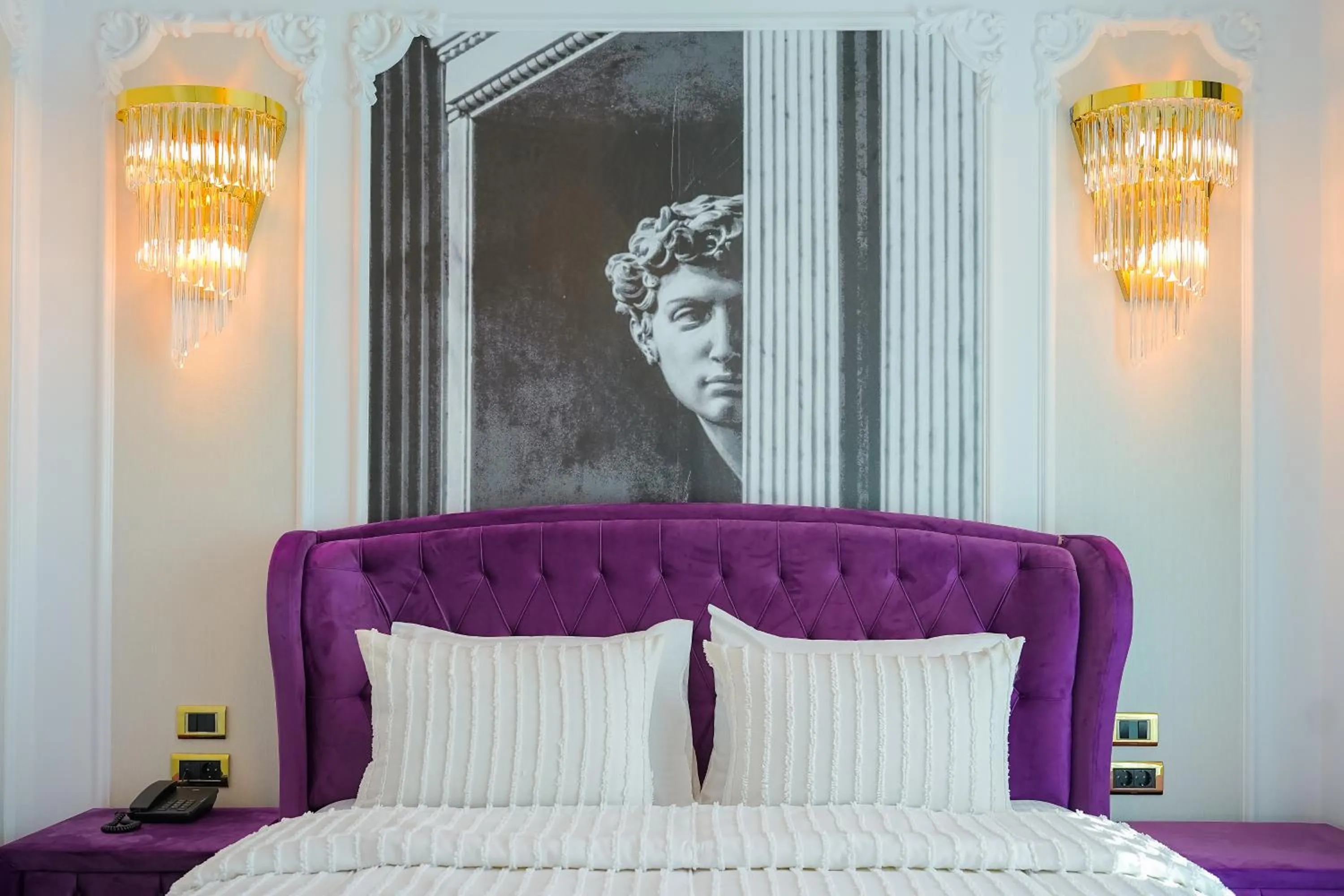 Bed in W Regal Boutique Hotel&Spa