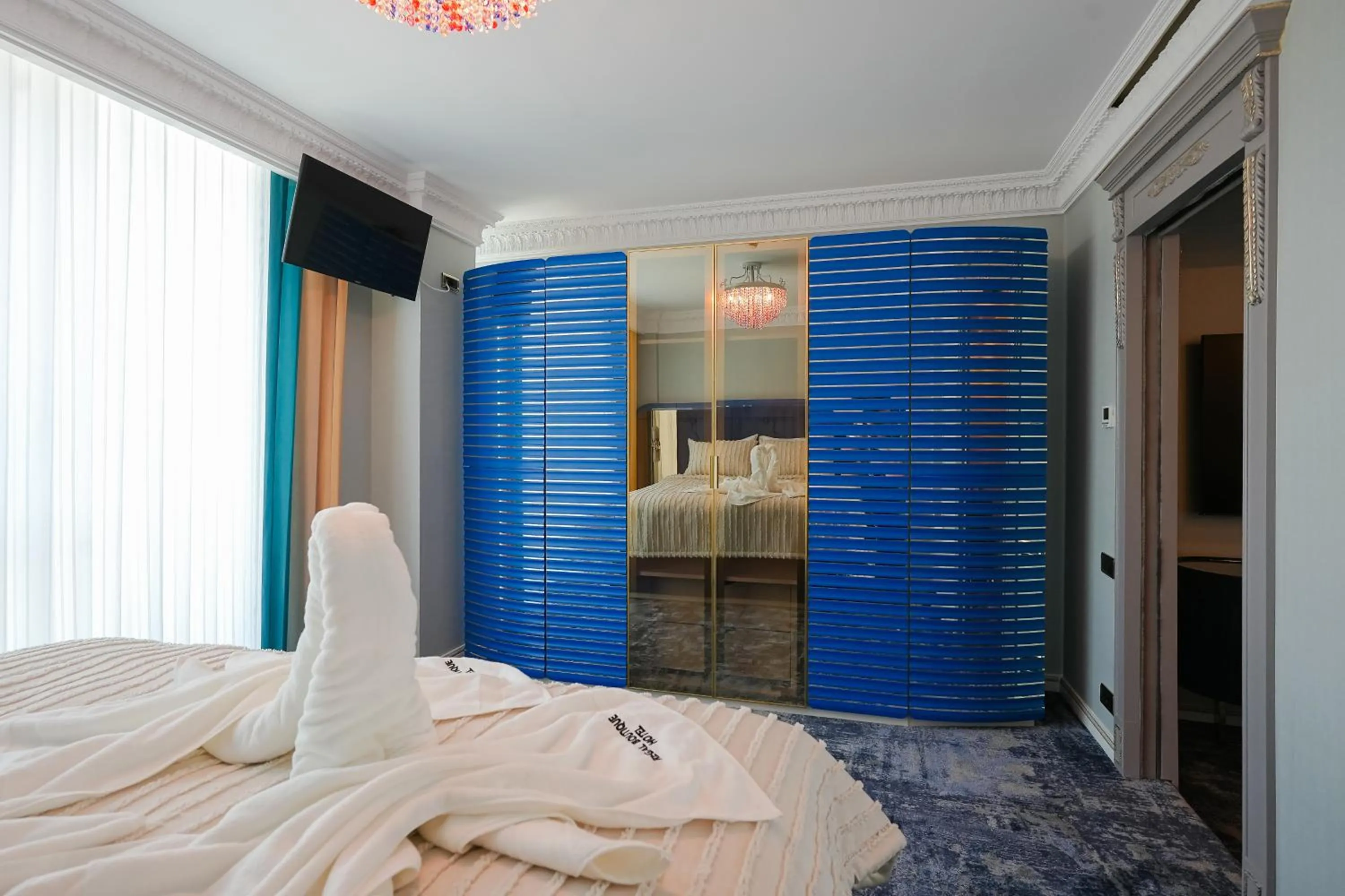 Bed in W Regal Boutique Hotel&Spa