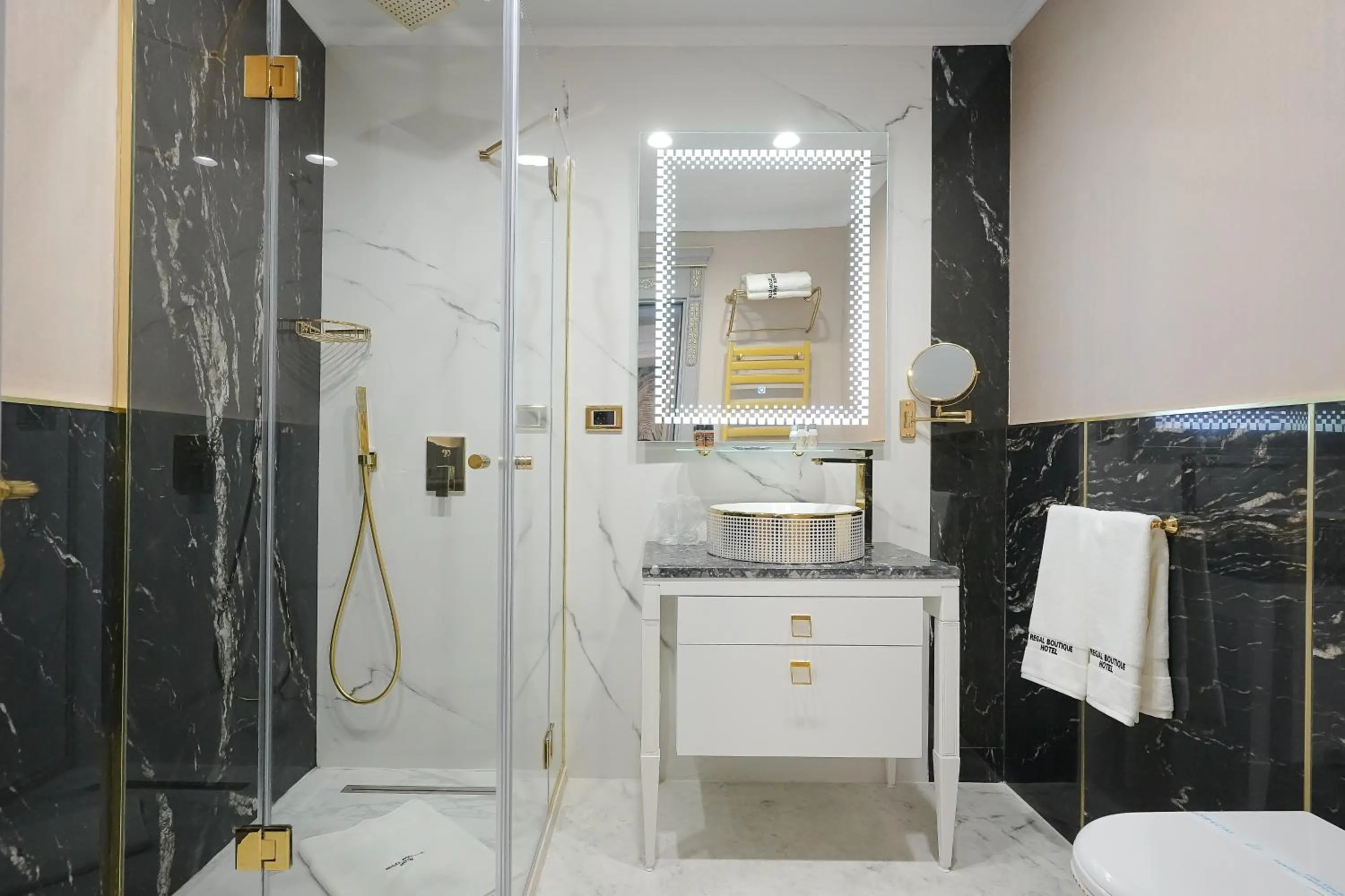 W Regal Boutique Hotel&Spa