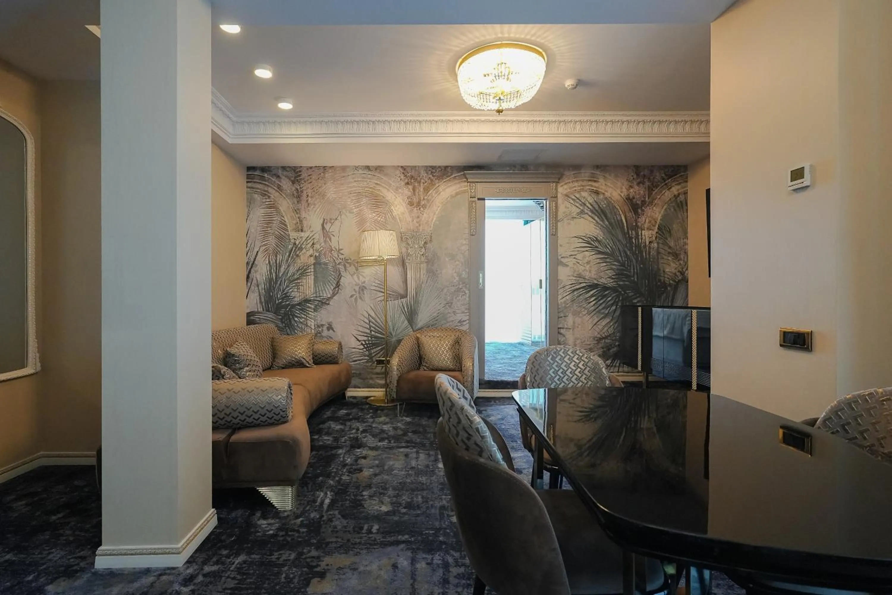 W Regal Boutique Hotel&Spa