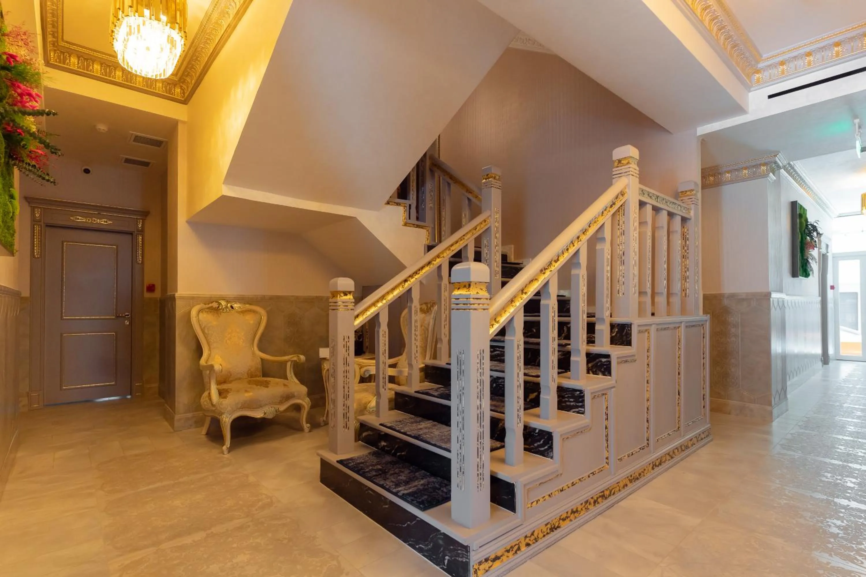 W Regal Boutique Hotel&Spa