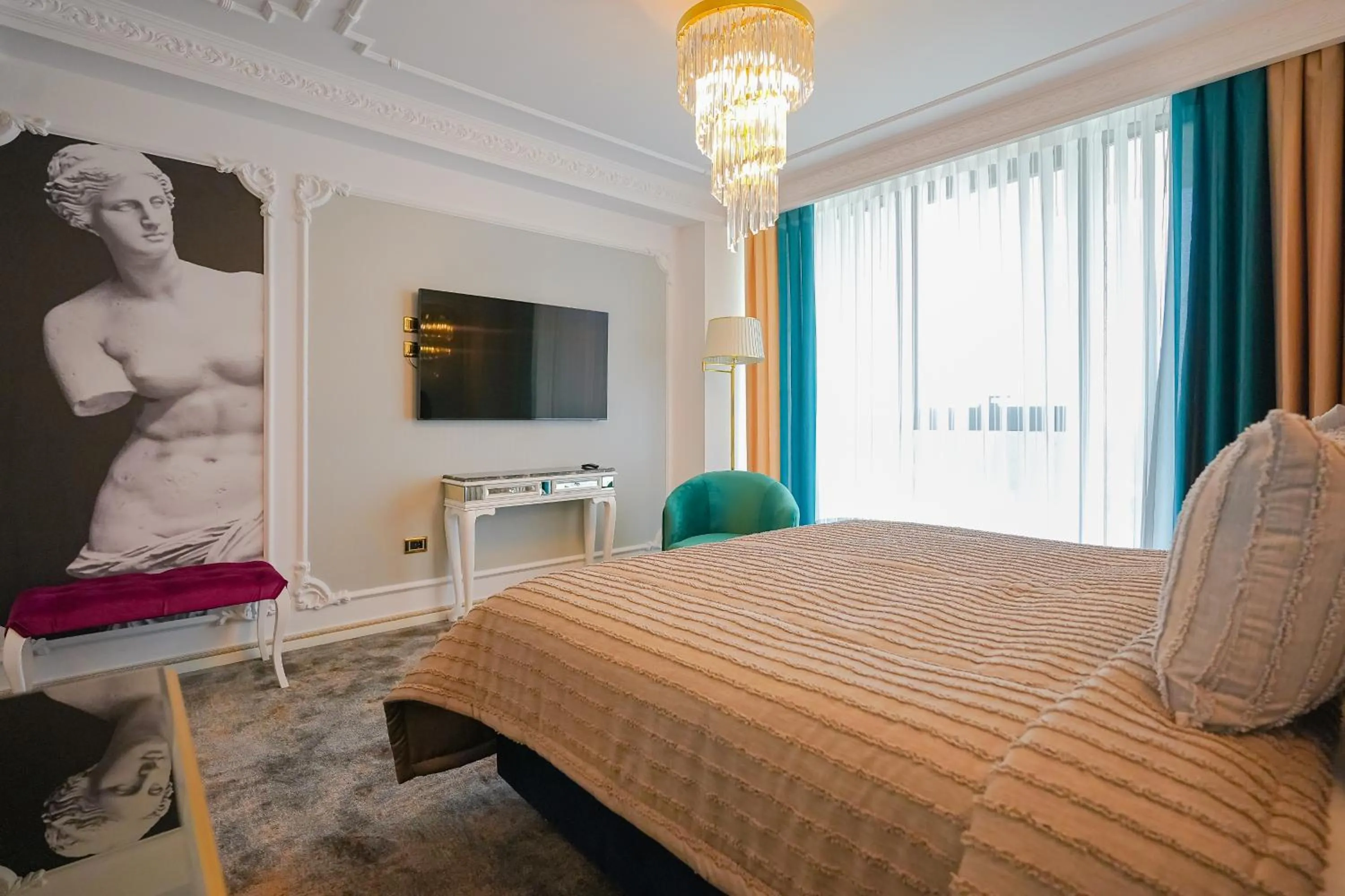 Bed in W Regal Boutique Hotel&Spa