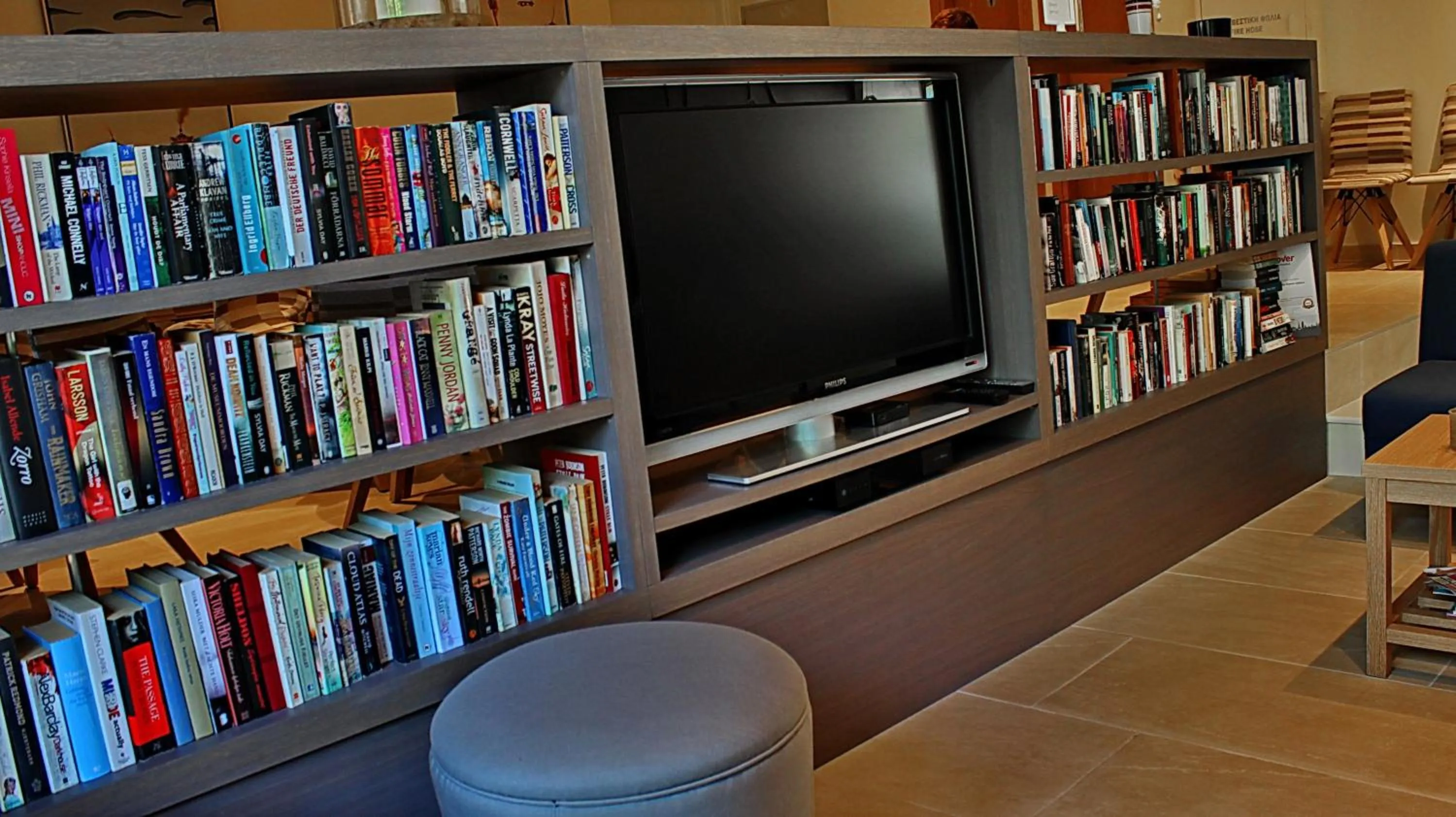 Library in Hotel Rezi