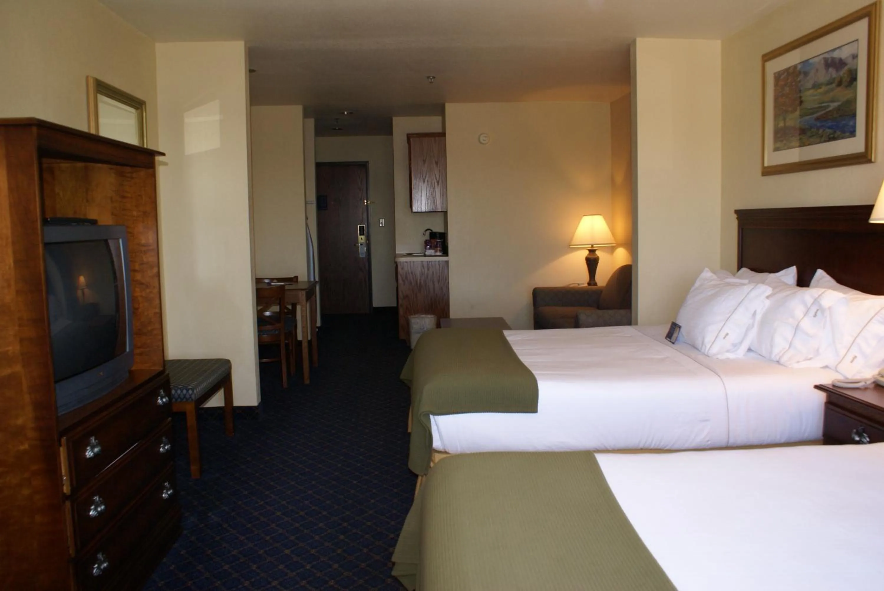 Photo of the whole room, Bed in Holiday Inn Express Hotels & Suites Mountain Home by IHG