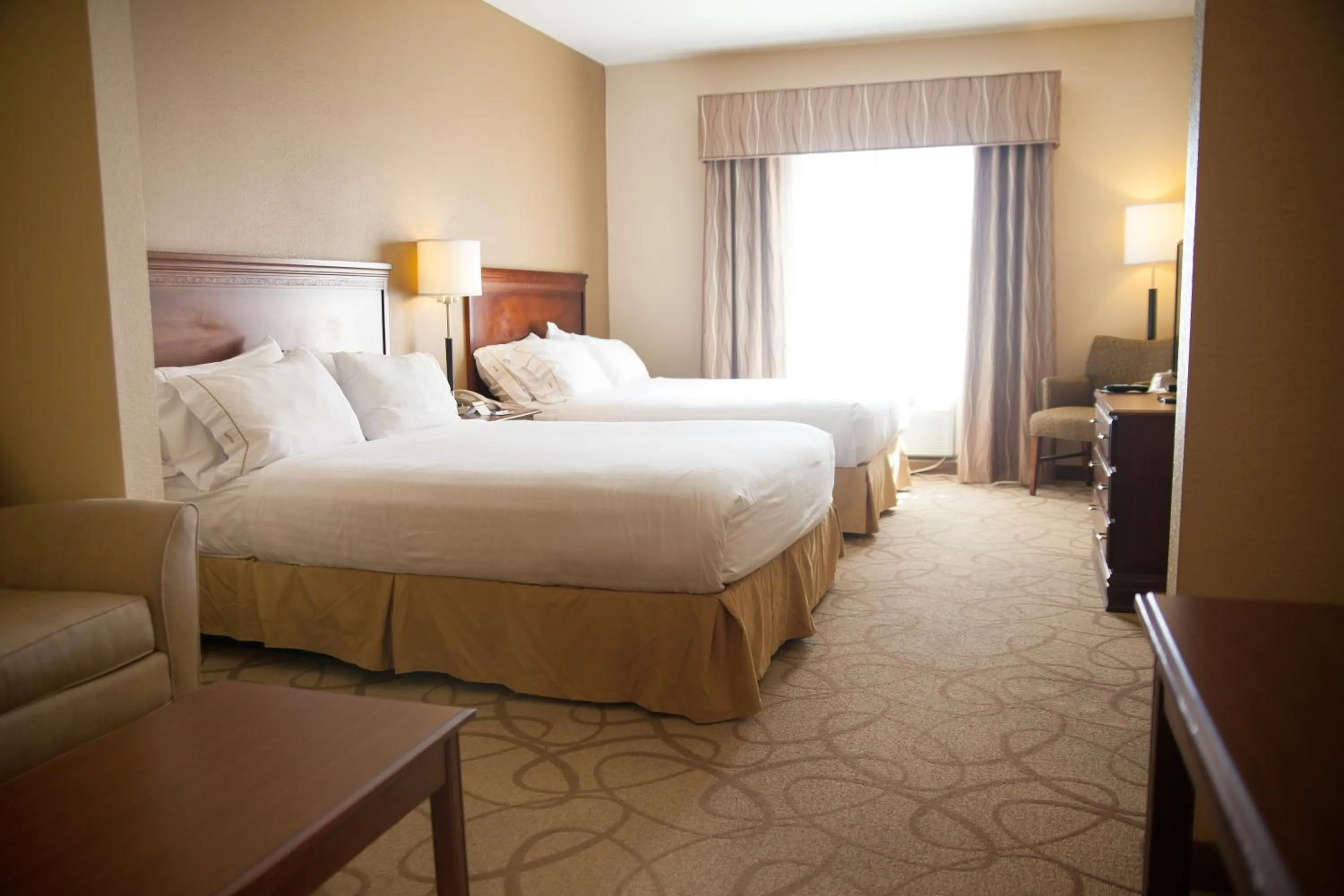 Photo of the whole room, Bed in Holiday Inn Express Hotels & Suites Mountain Home by IHG