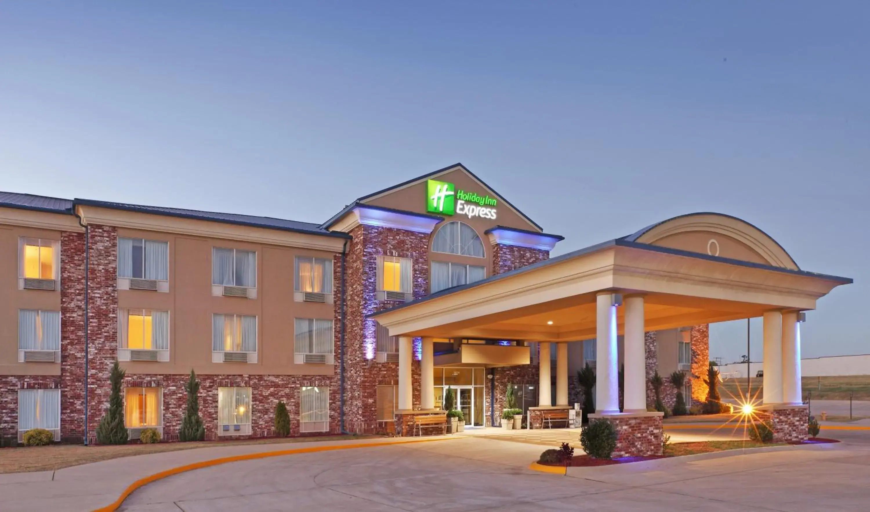 Property building in Holiday Inn Express Hotels & Suites Mountain Home by IHG Property building in Holiday Inn Express Hotels & Suites Mountain Home by IHG