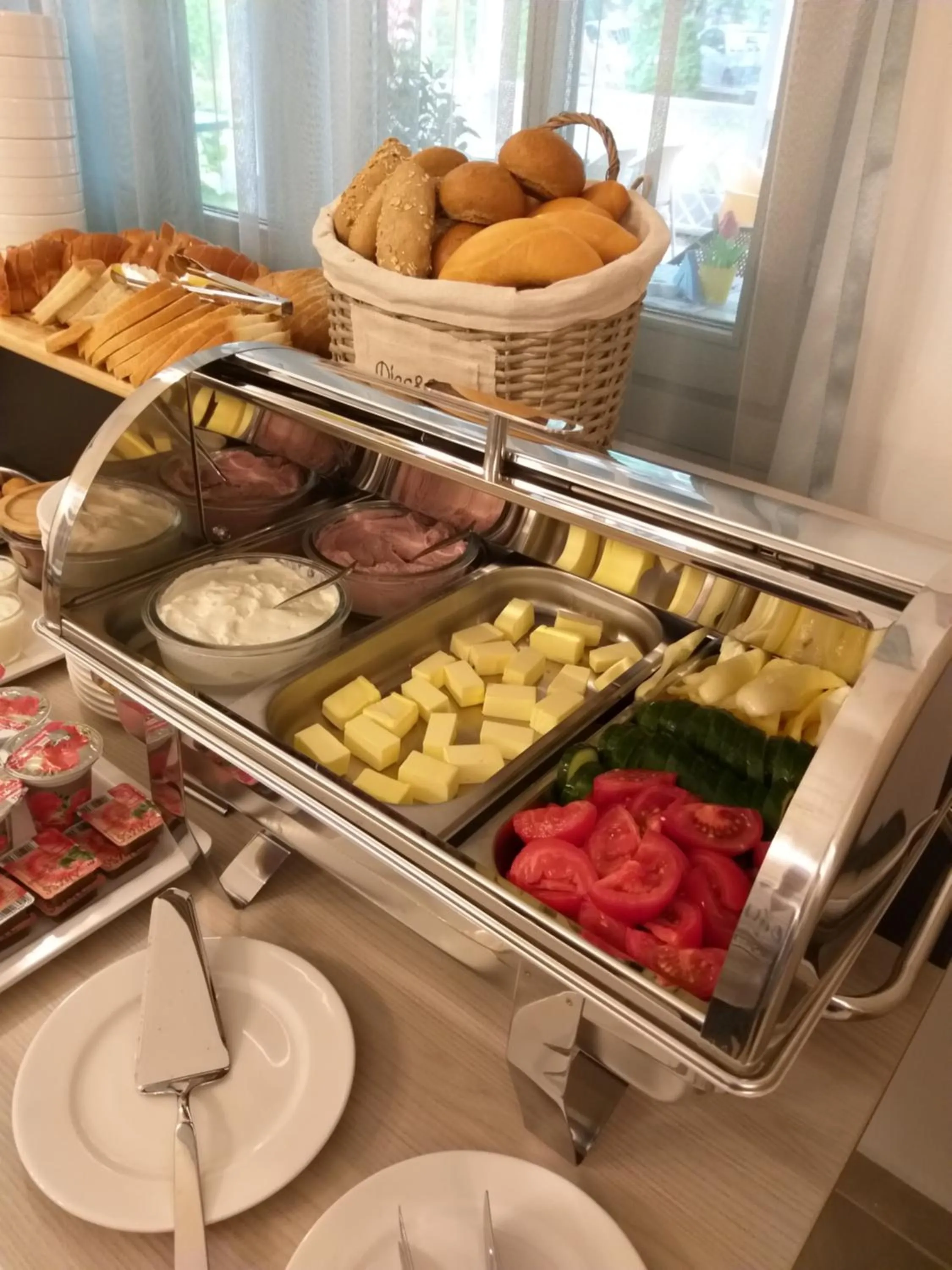 Buffet breakfast in Magaspart Panzió