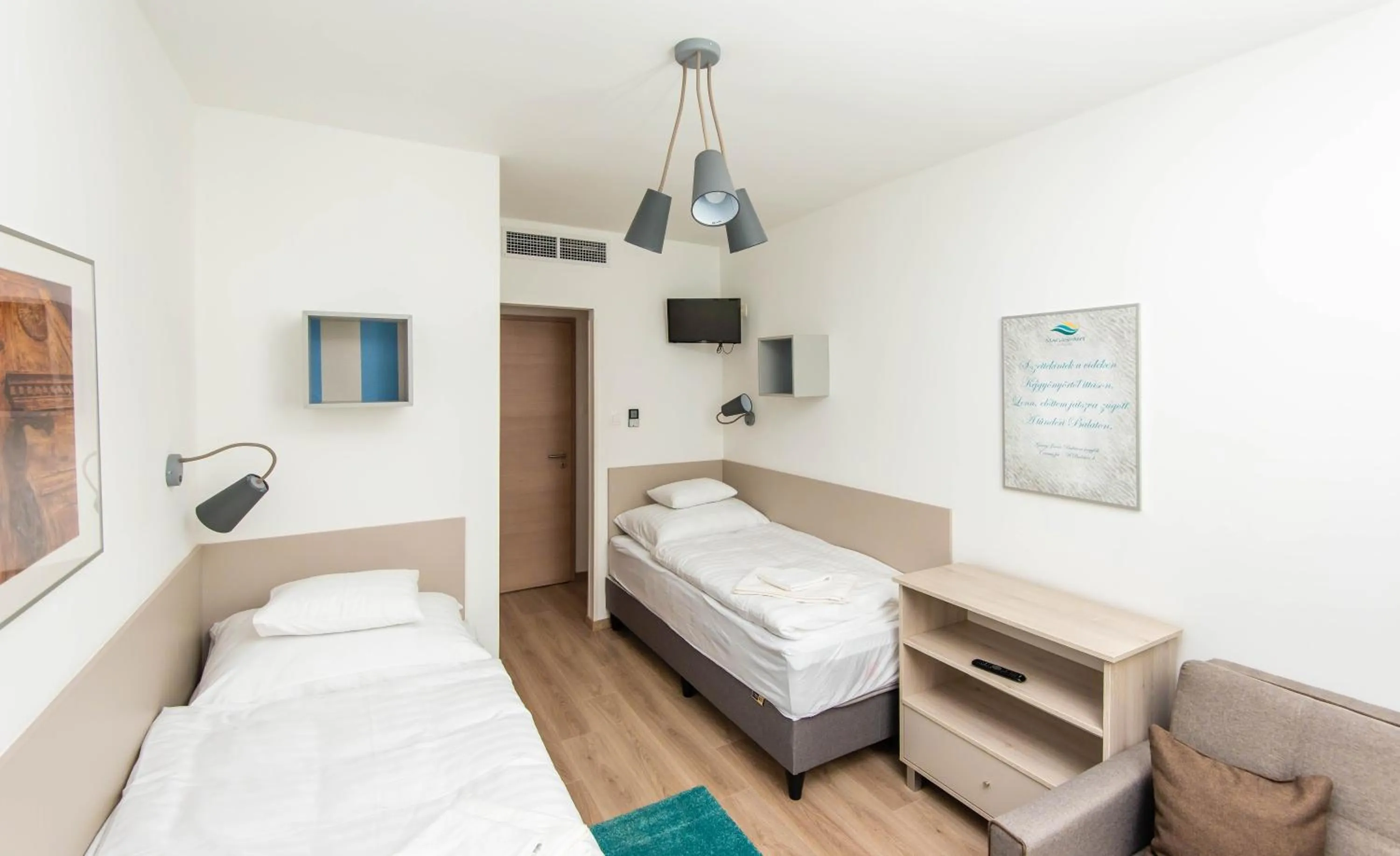 Photo of the whole room in Magaspart Panzió