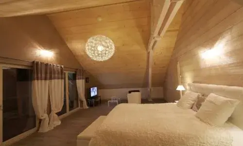 Suite with Balcony in Chambres d'hôtes Couleurs Bois & Spa Suite with Balcony in Chambres d'hôtes Couleurs Bois & Spa