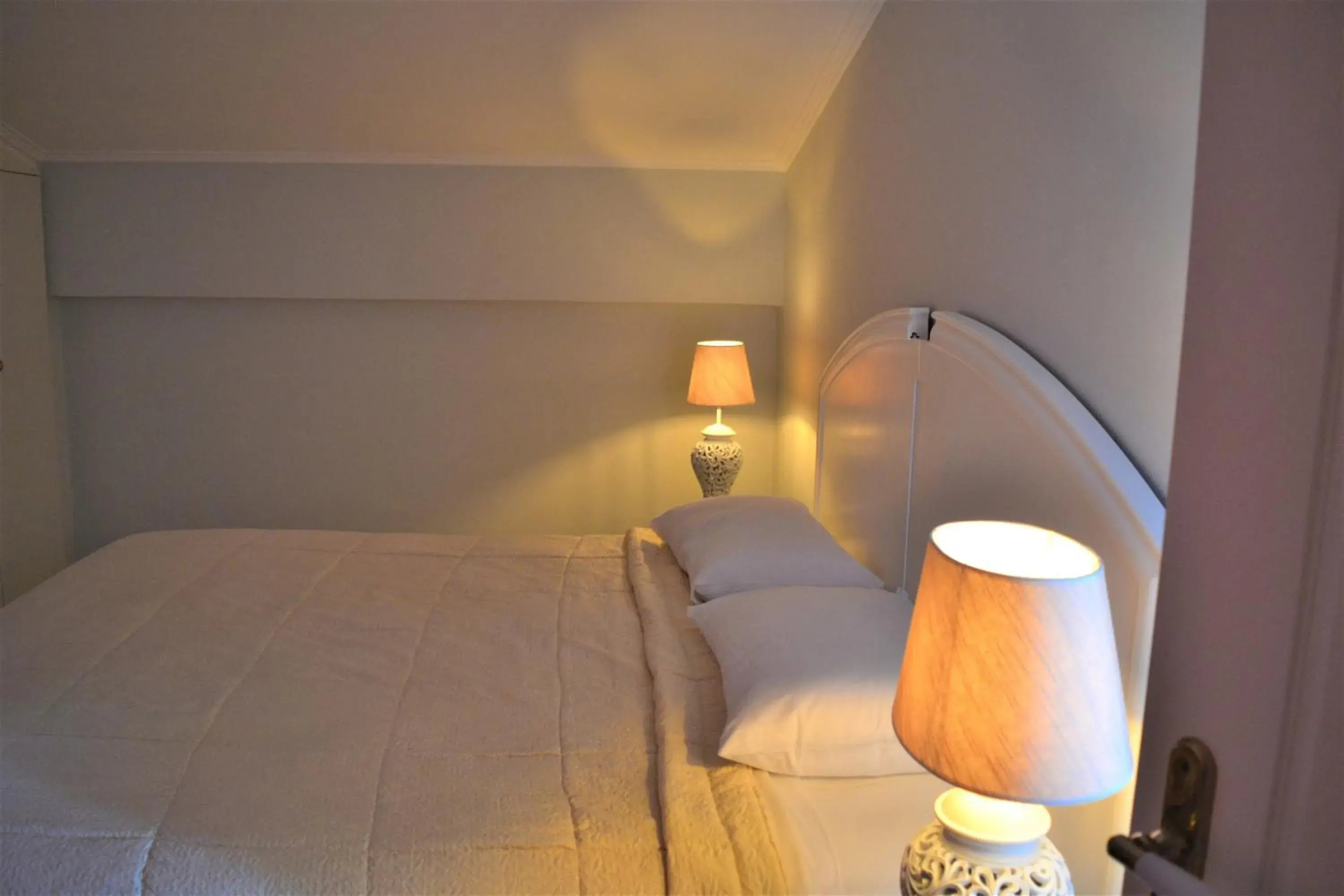 Property building, Bed in Maggana Residence Property building, Bed in Maggana Residence