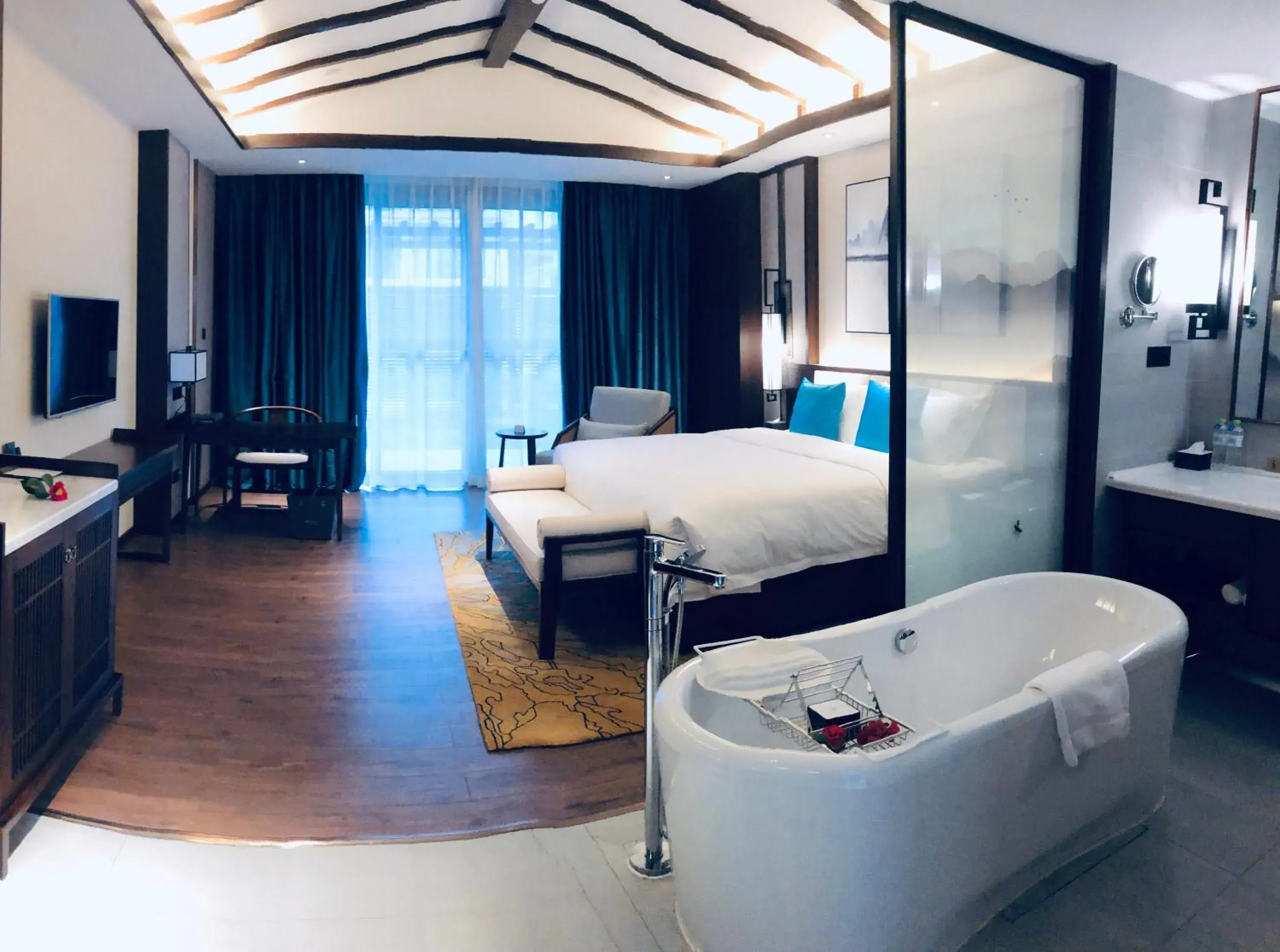 Premier King Room - Non-Smoking in Wyndham Guilin Pingle Premier King Room - Non-Smoking in Wyndham Guilin Pingle