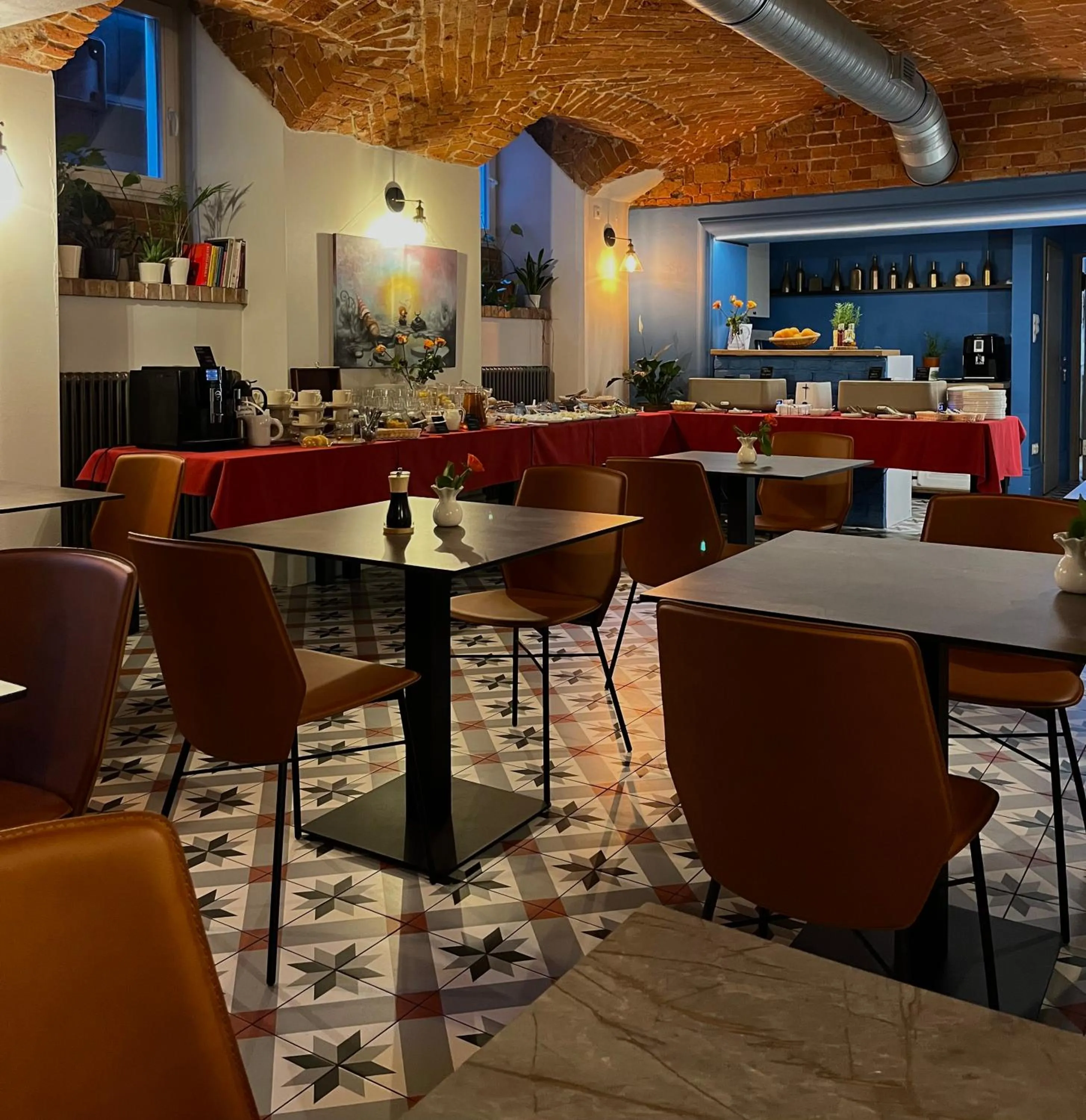 Restaurant/places to eat in Joyinn Aparthotel