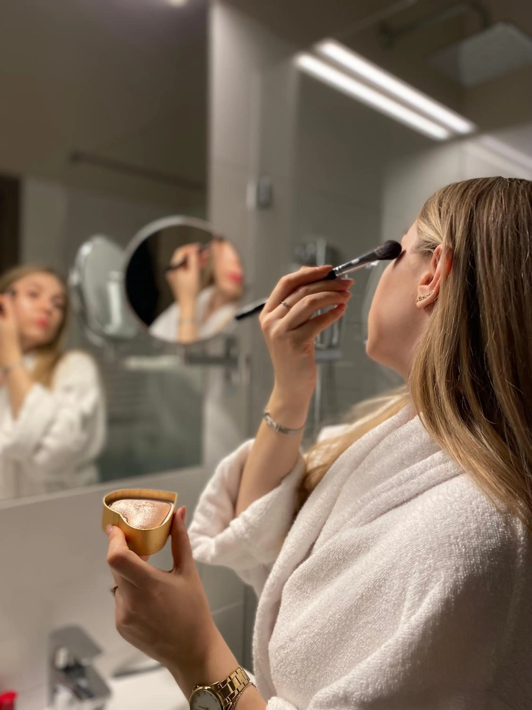 People in Joyinn Aparthotel