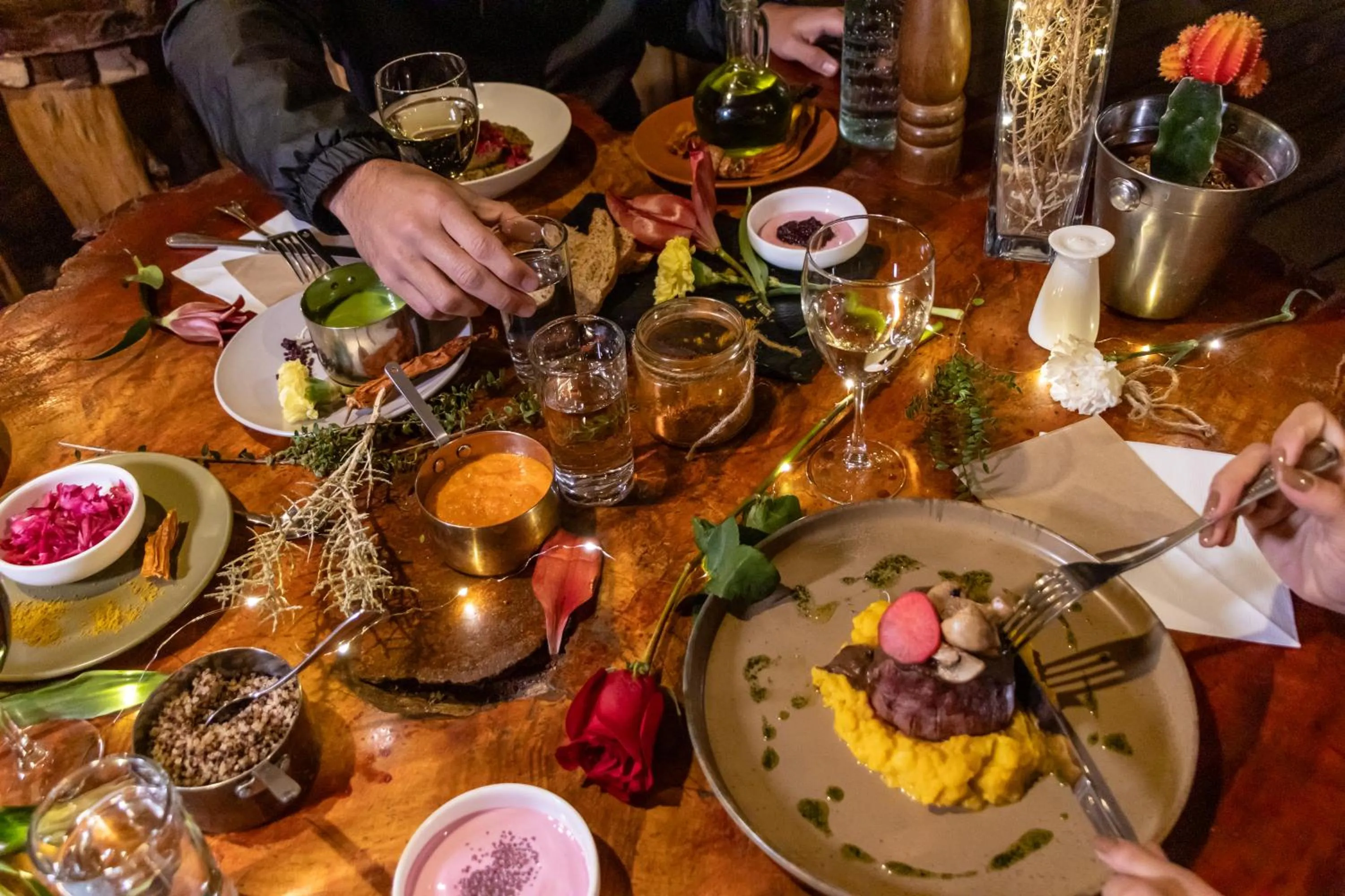 Restaurant/places to eat in Hotel Don Raul