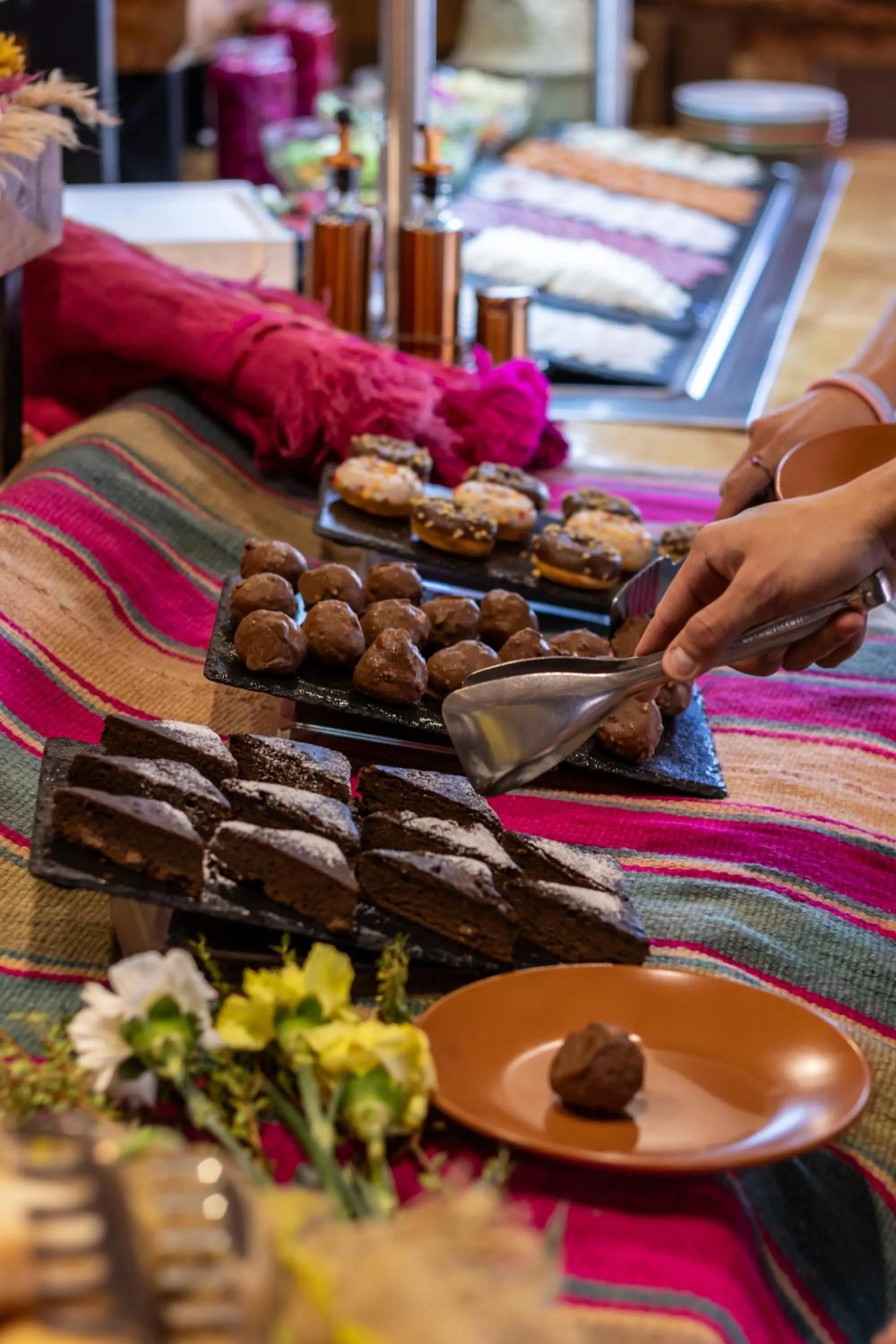 Restaurant/places to eat in Hotel Don Raul