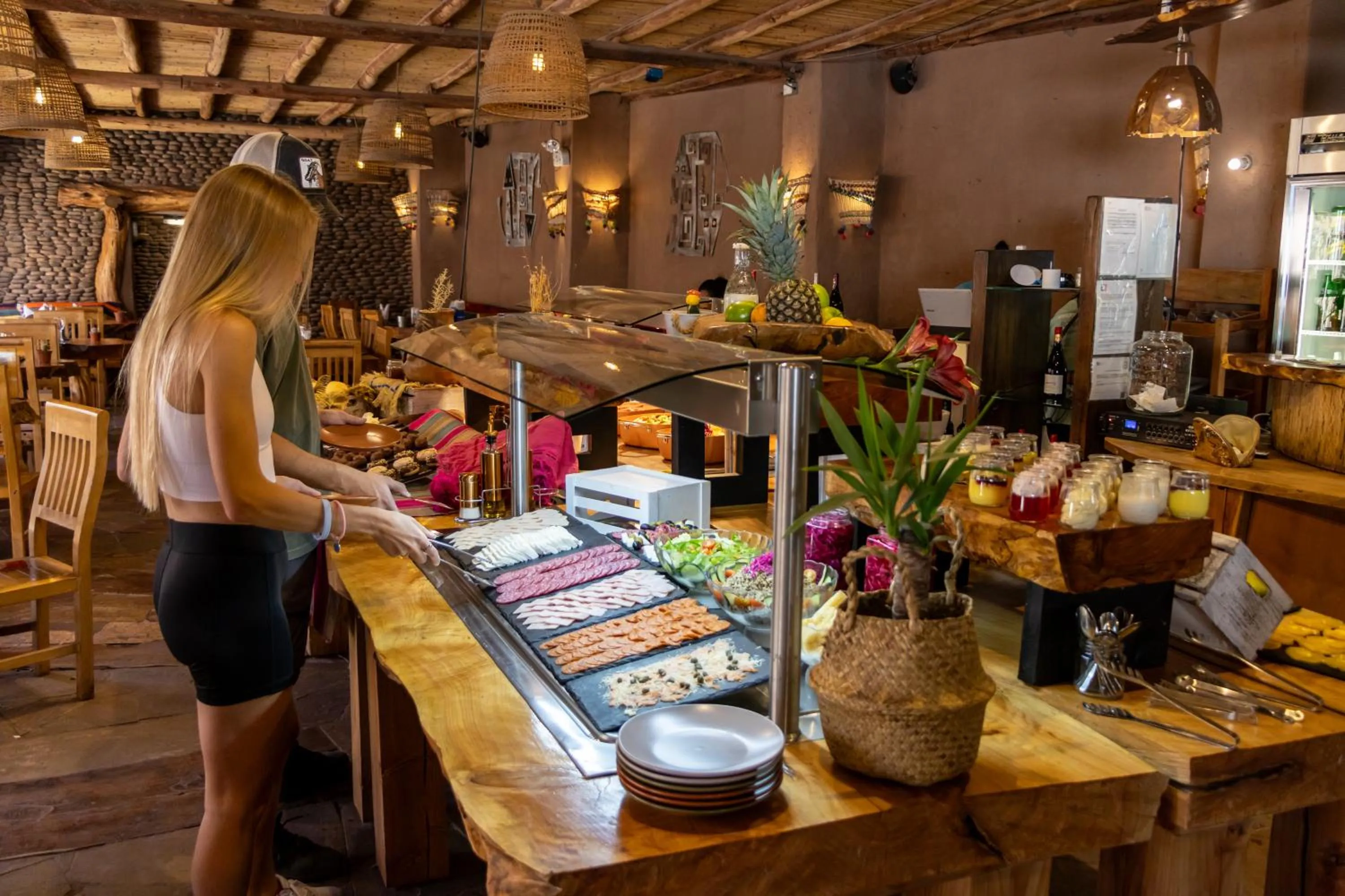 Restaurant/places to eat in Hotel Don Raul