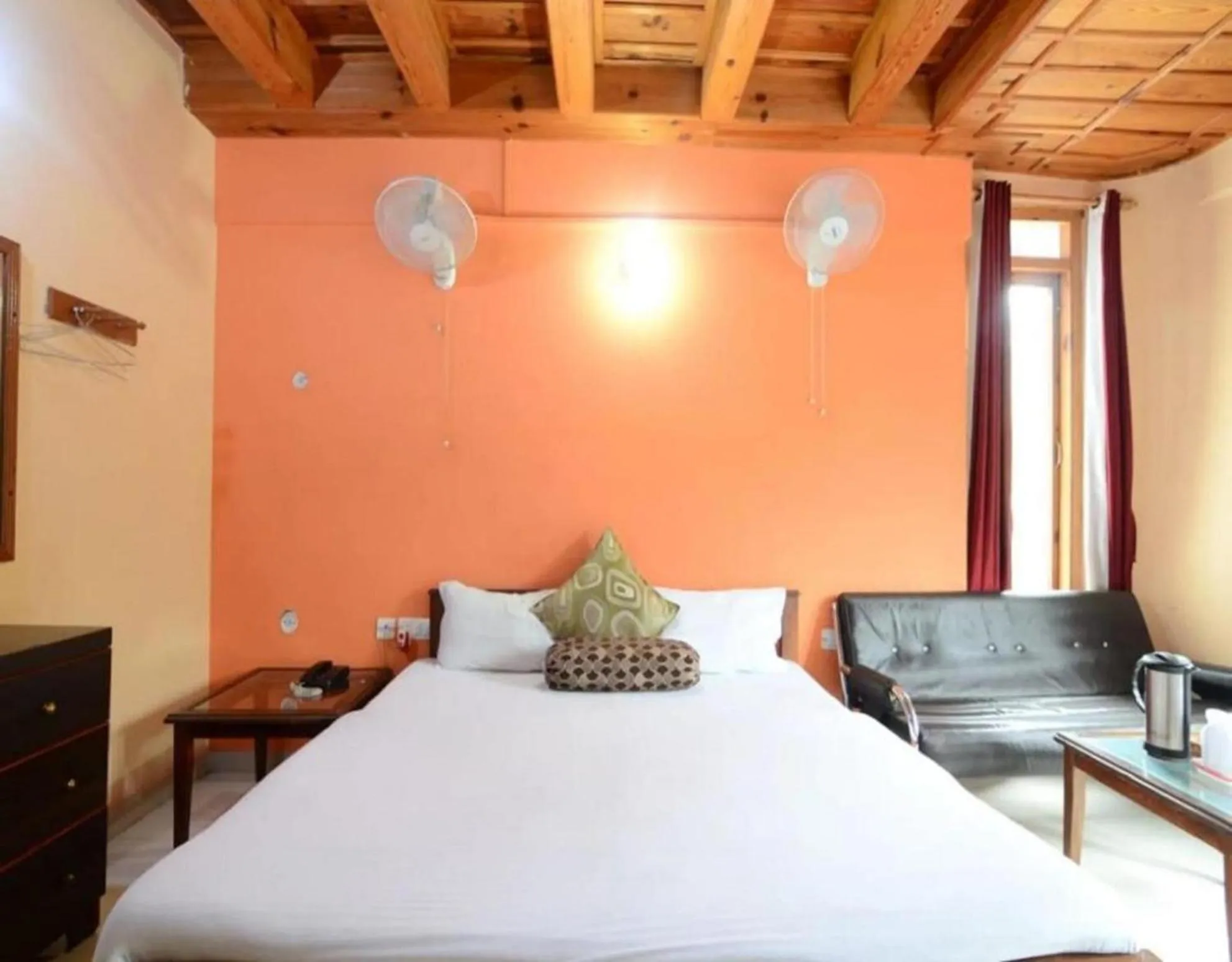 Bed in StayApart I The Maple Residences - Lake Front