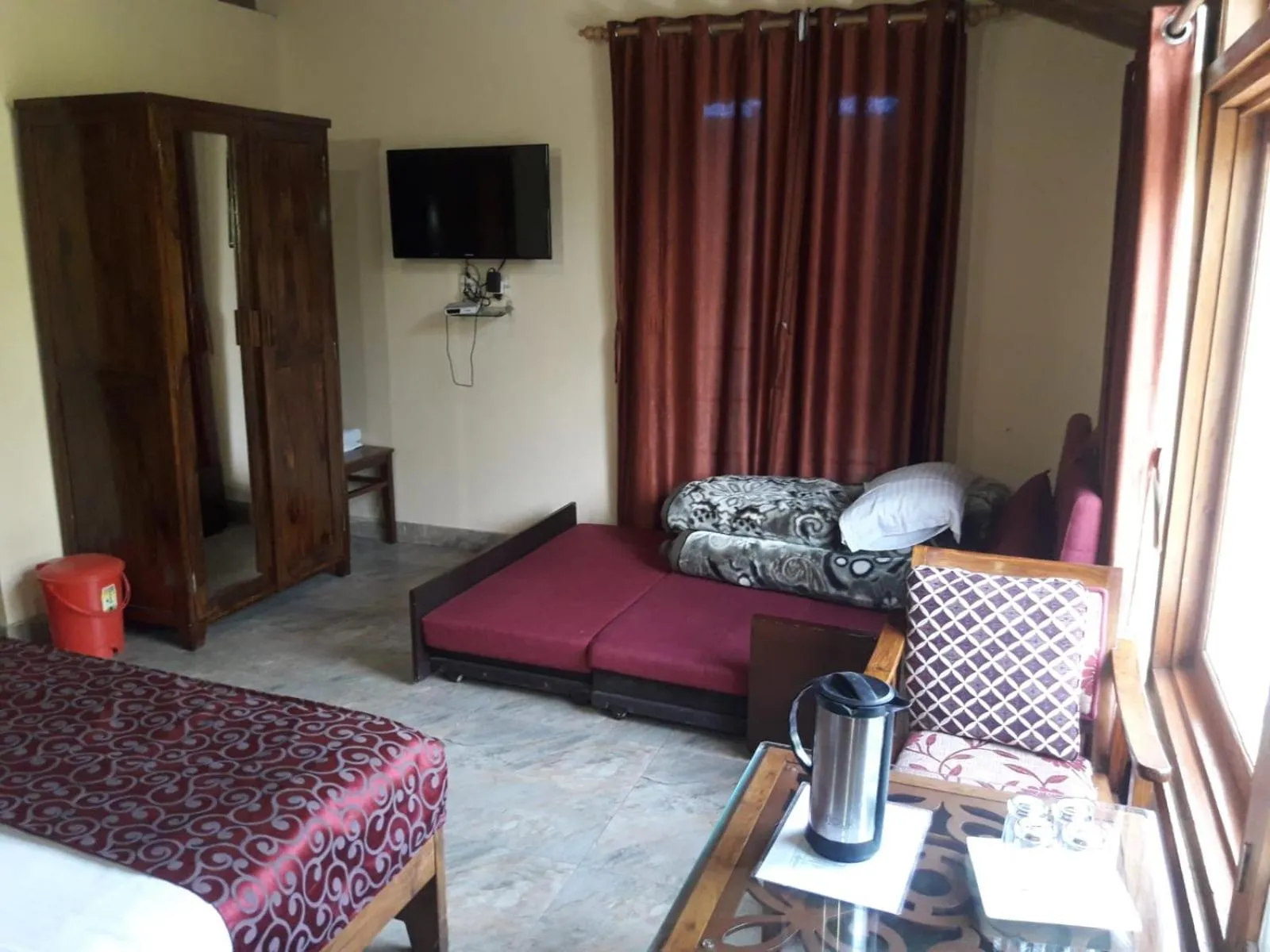 Communal lounge/ TV room, Bed in StayApart I The Maple Residences - Lake Front