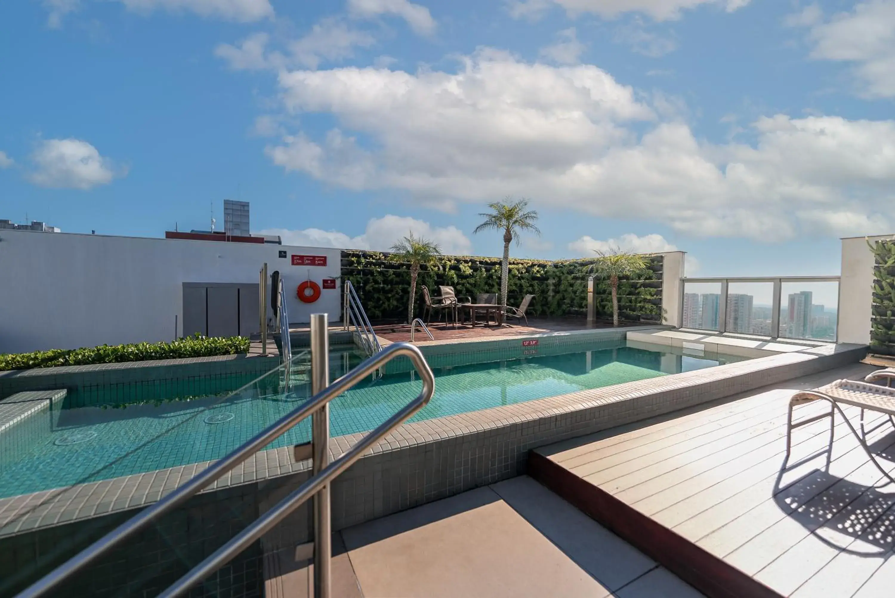 Swimming pool in Hotel Laghetto Stilo Higienópolis Swimming pool in Hotel Laghetto Stilo Higienópolis