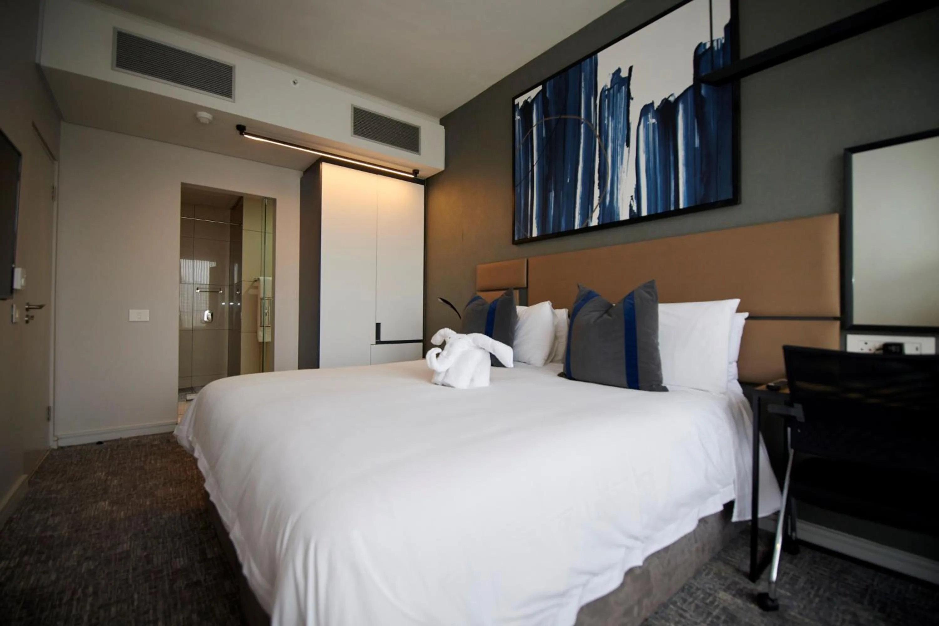 Shower, Bed in The Capital on the Park