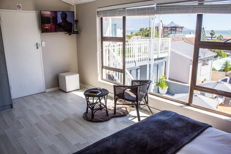 Deluxe Suite with Sea View in Mulenvo Guest House