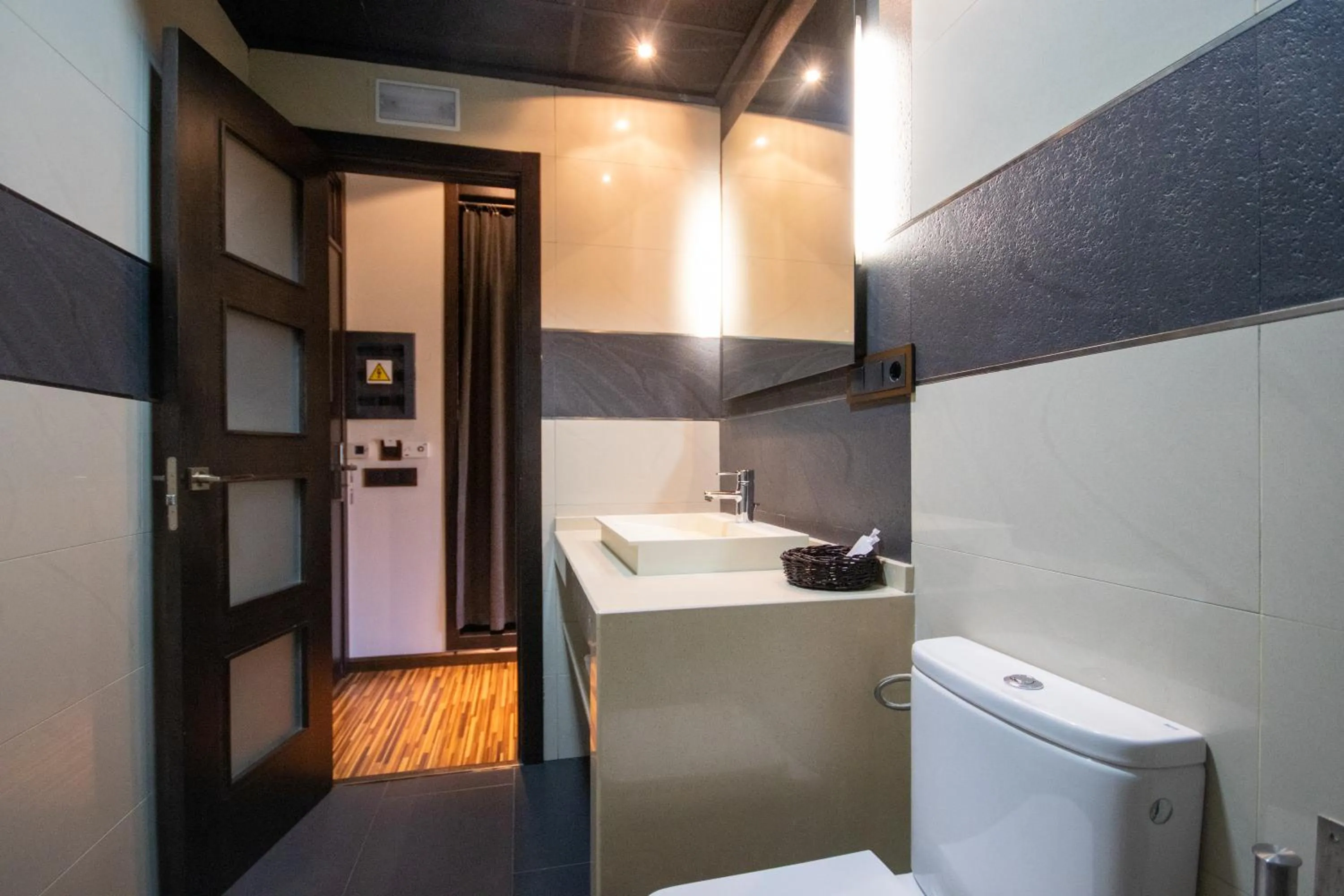 Bathroom in Hotel Villa De Setenil