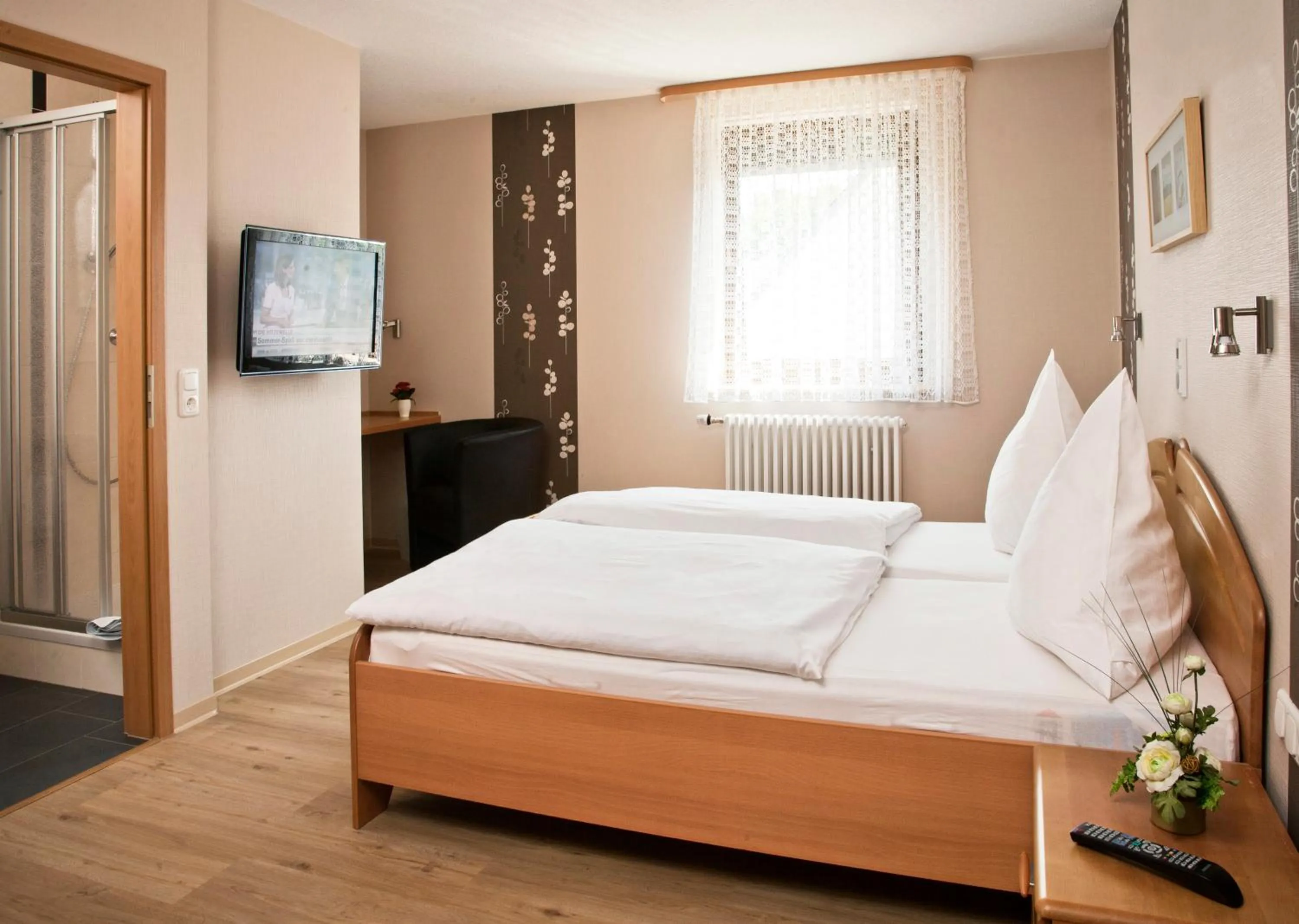 Photo of the whole room, Bed in Haus Hubertus